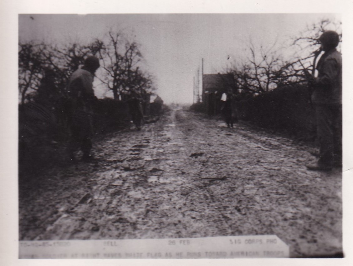 Original WWII Signal Corps Photo AMERICANS ADVANCE February 1945 GERMANY 655