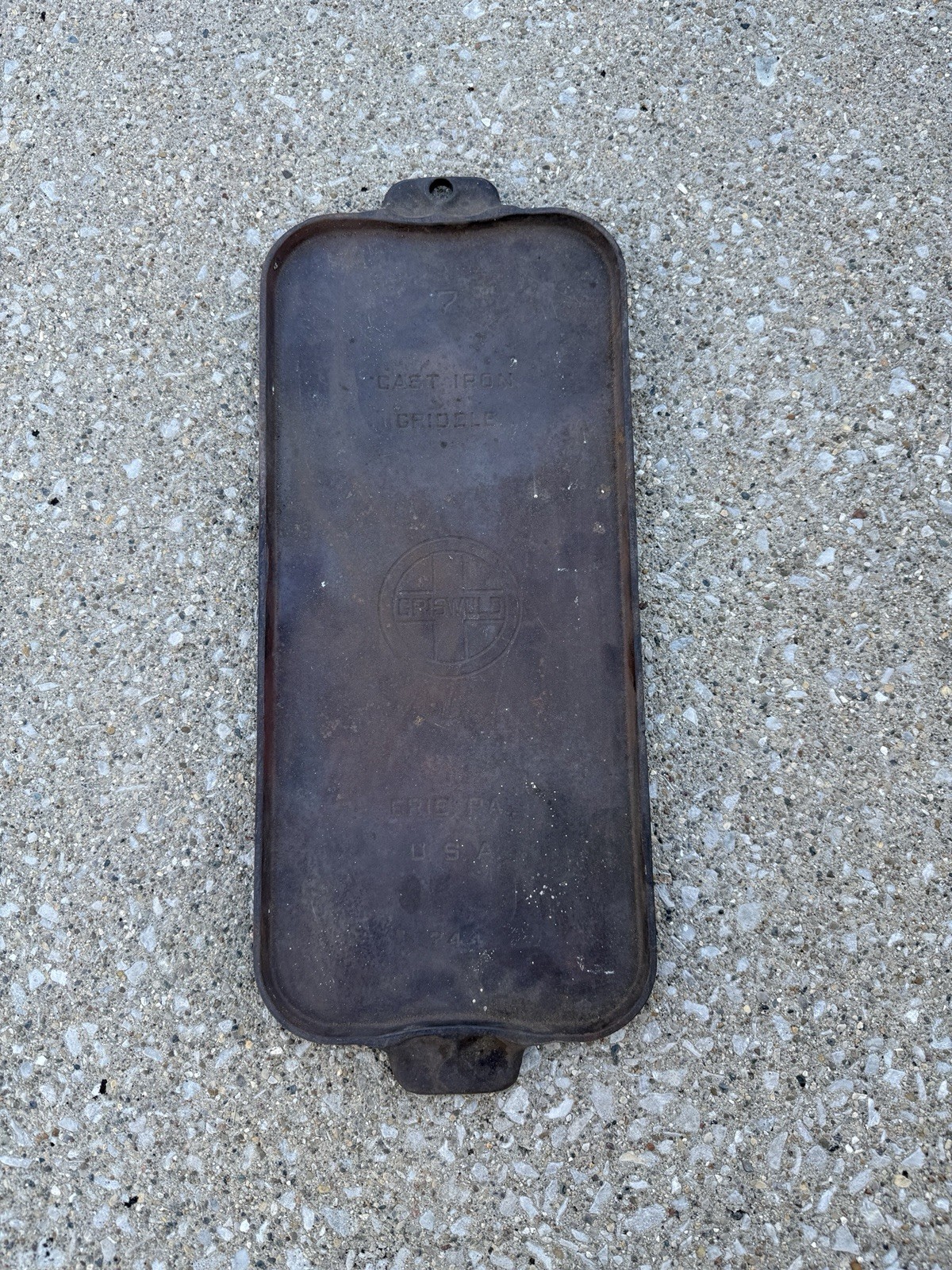 Griswold #7 Cast Iron Griddle (Large Logo) Erie Pa. U.S.A. 744