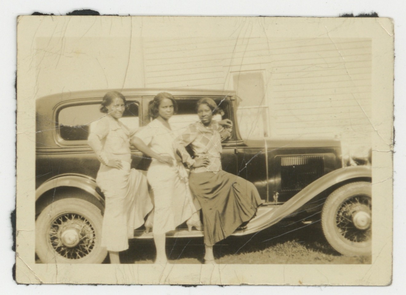 African American Women 1920 Sassy Flirt Risque Sexy Pose Black Girls Car Q9760