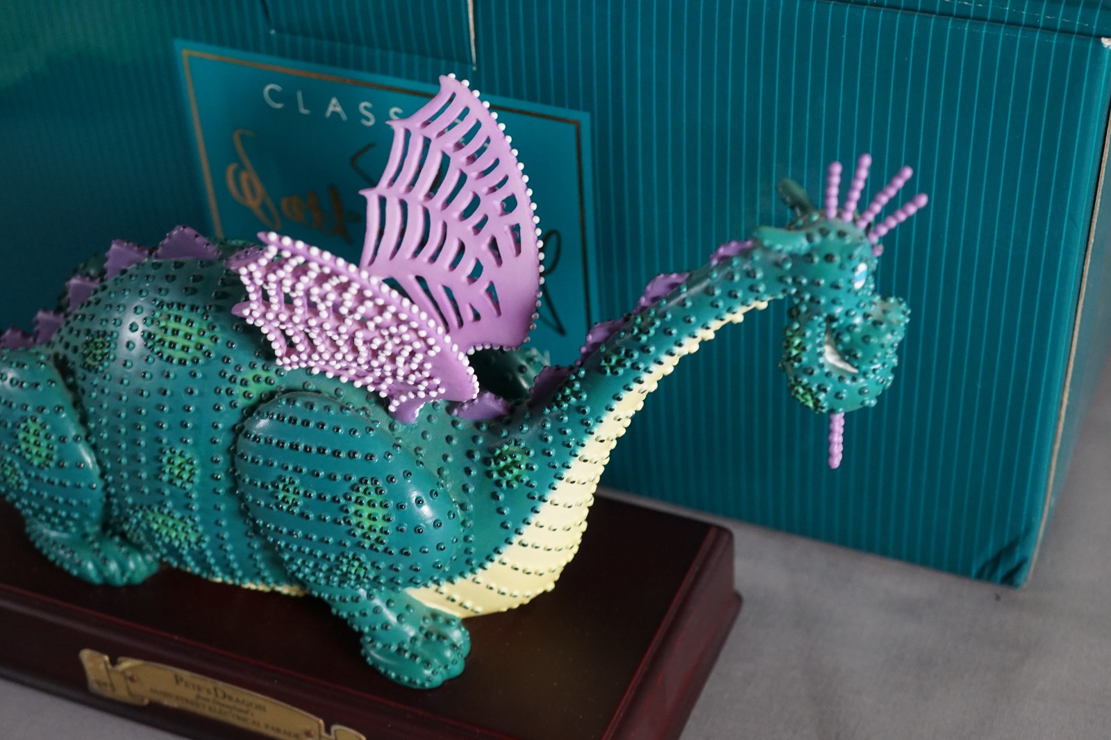 Disney WDCC413840 Main Street Electrical Parade Pete’s Dragon Elliott Figure
