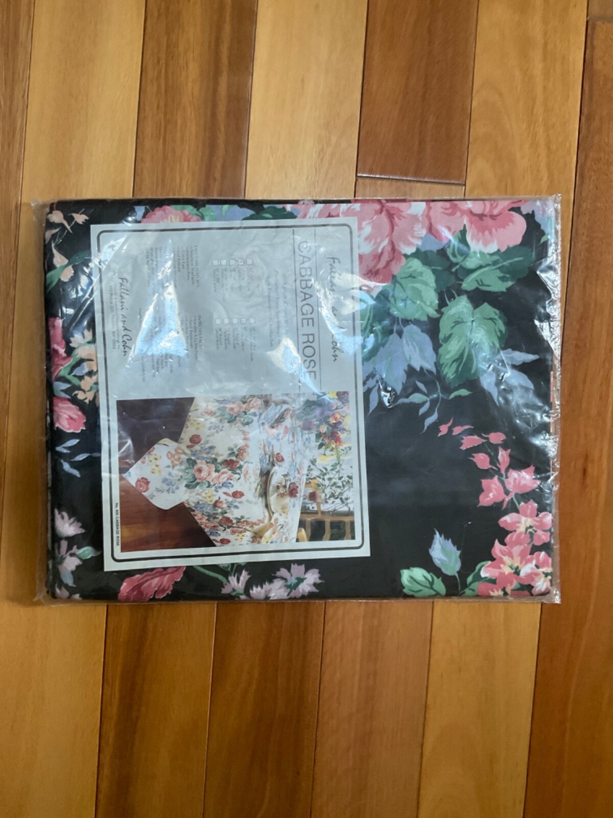 Vintage Cabbage Rose Set tablecloth 52” by 70” cotton/ polyester blend + Napkins