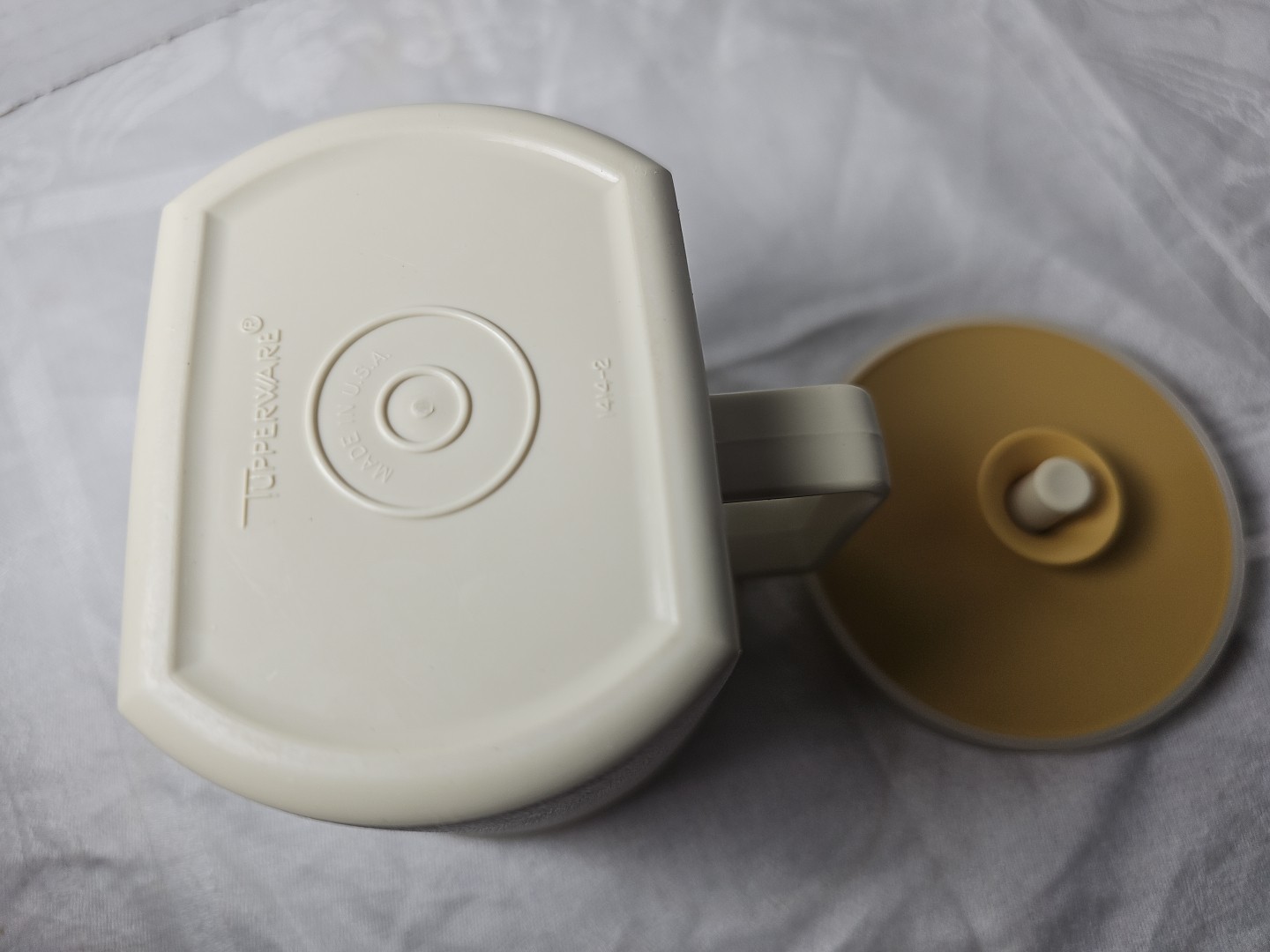 Vintage Tupperware Creamer Mini Pitcher Almond with Push Button Lid 1414-2 VGC