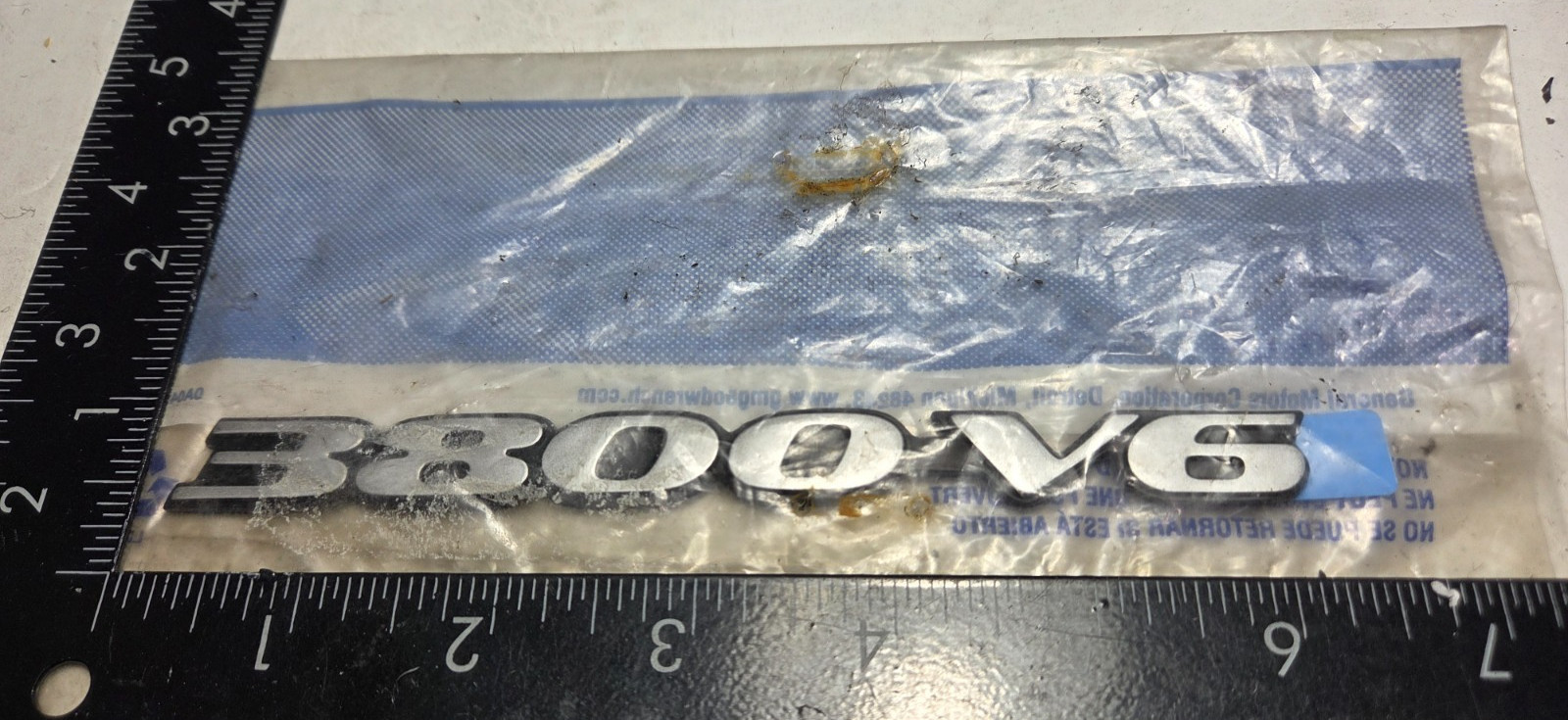 NOS – PONTIAC GRAND PRIX 3800 V6 CIRCA ’98 FRONT EMBLEM 10255669 {6919}