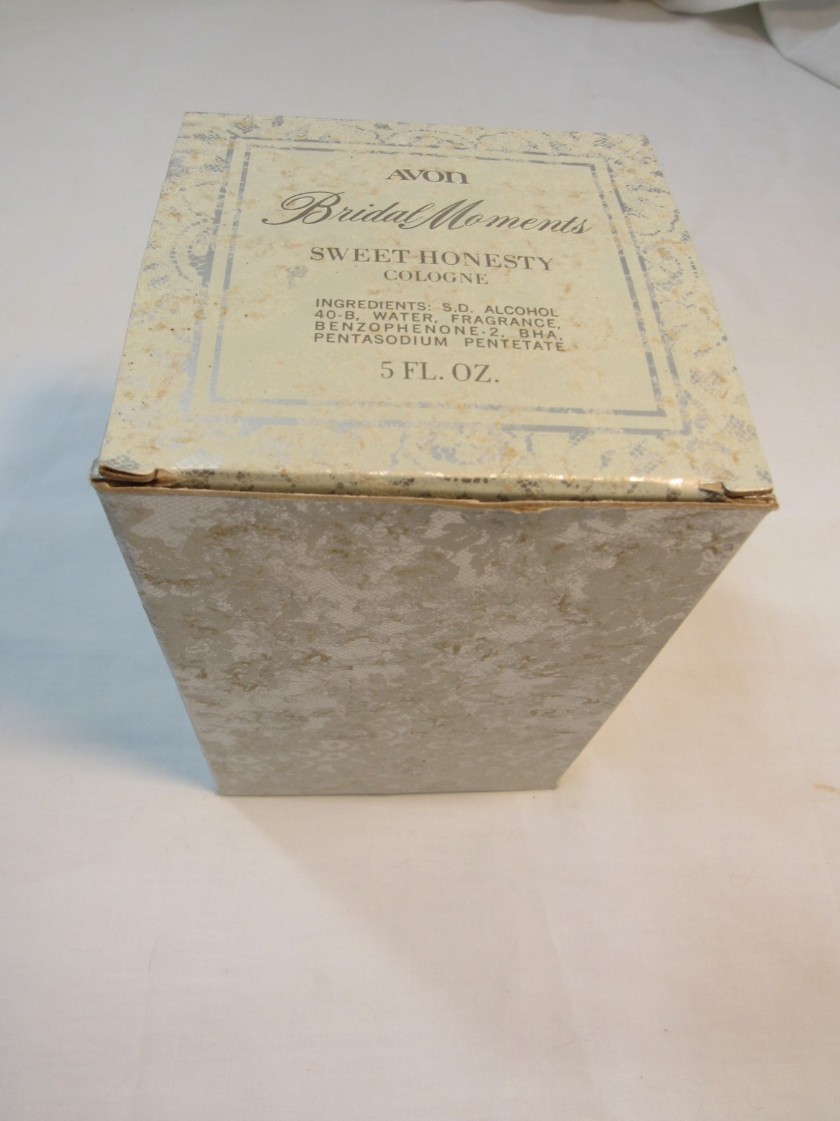 Vintage Avon English Queen: Victoria “Bridal Moments” Full 5 0z “Sweet Honest”