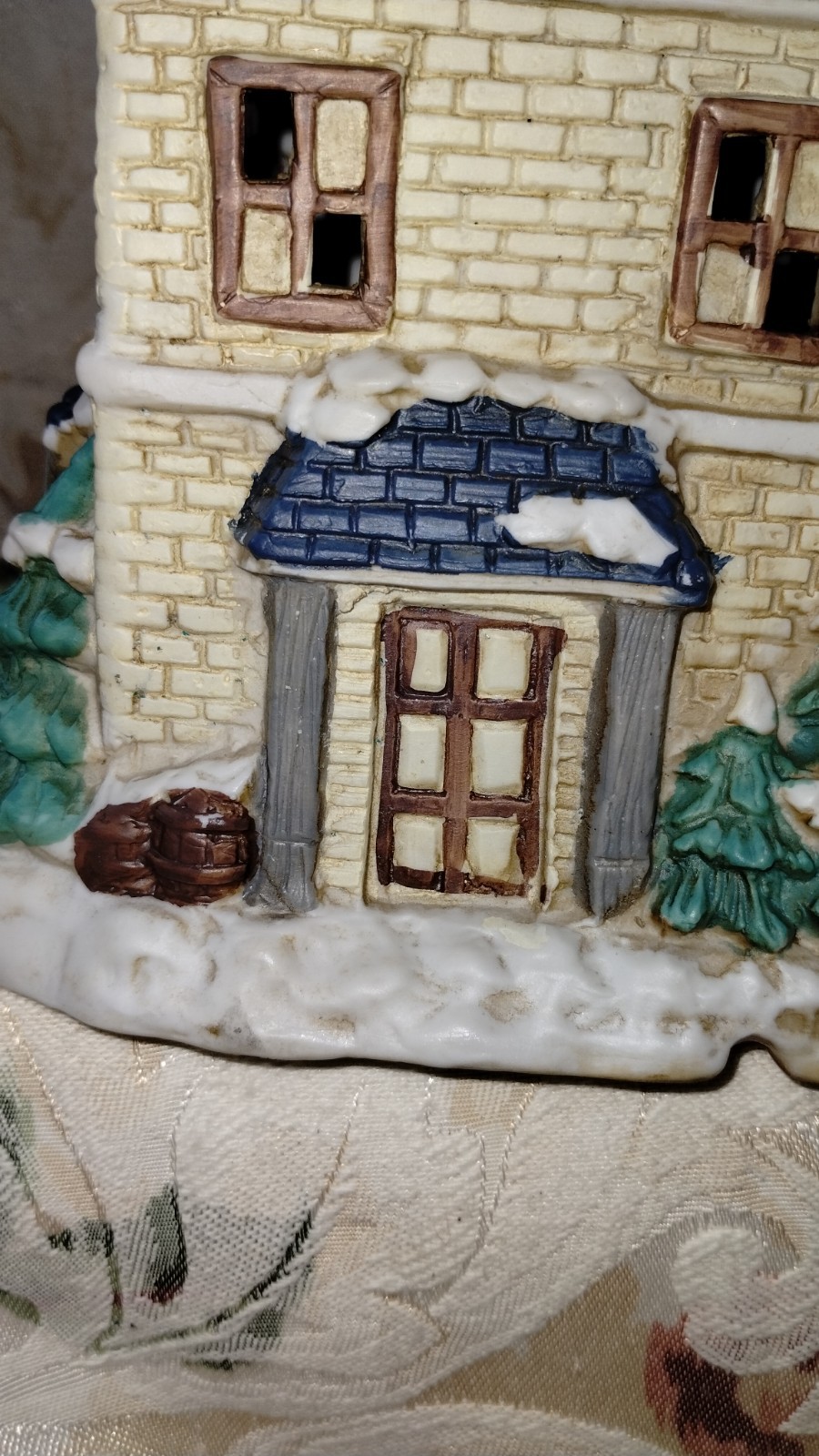 mervyns village square christmas village / Village Inn/ See Description