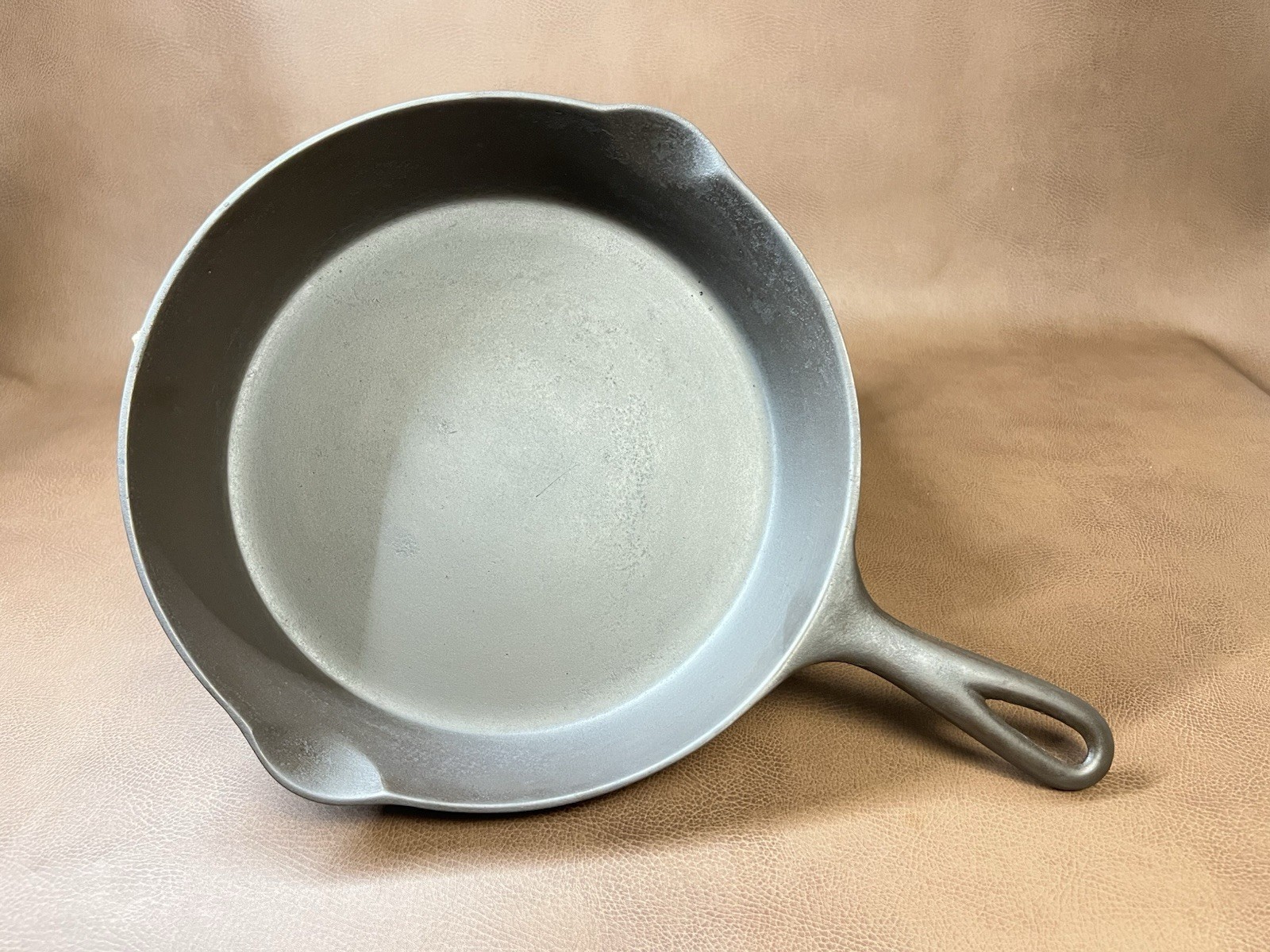 Vintage Wagner Cast Iron Skillet No. 8 Arc Logo Heat Ring Restored Seasoned USA