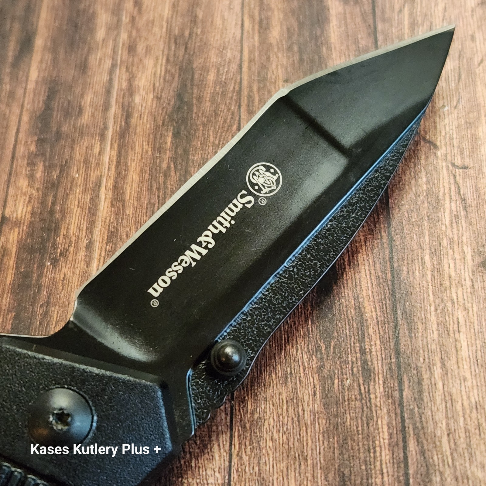 Smith & Wesson Liner Lock 4.13″ Closed Tanto Blade Folding Pocket Knife