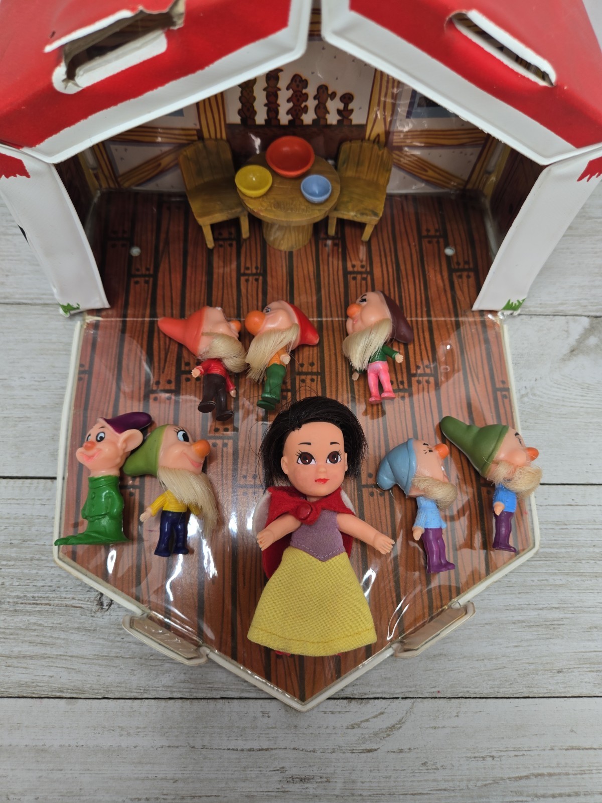 1967 Hasbro Storykins Snow White & The Seven Dwarfs Cottage Playset