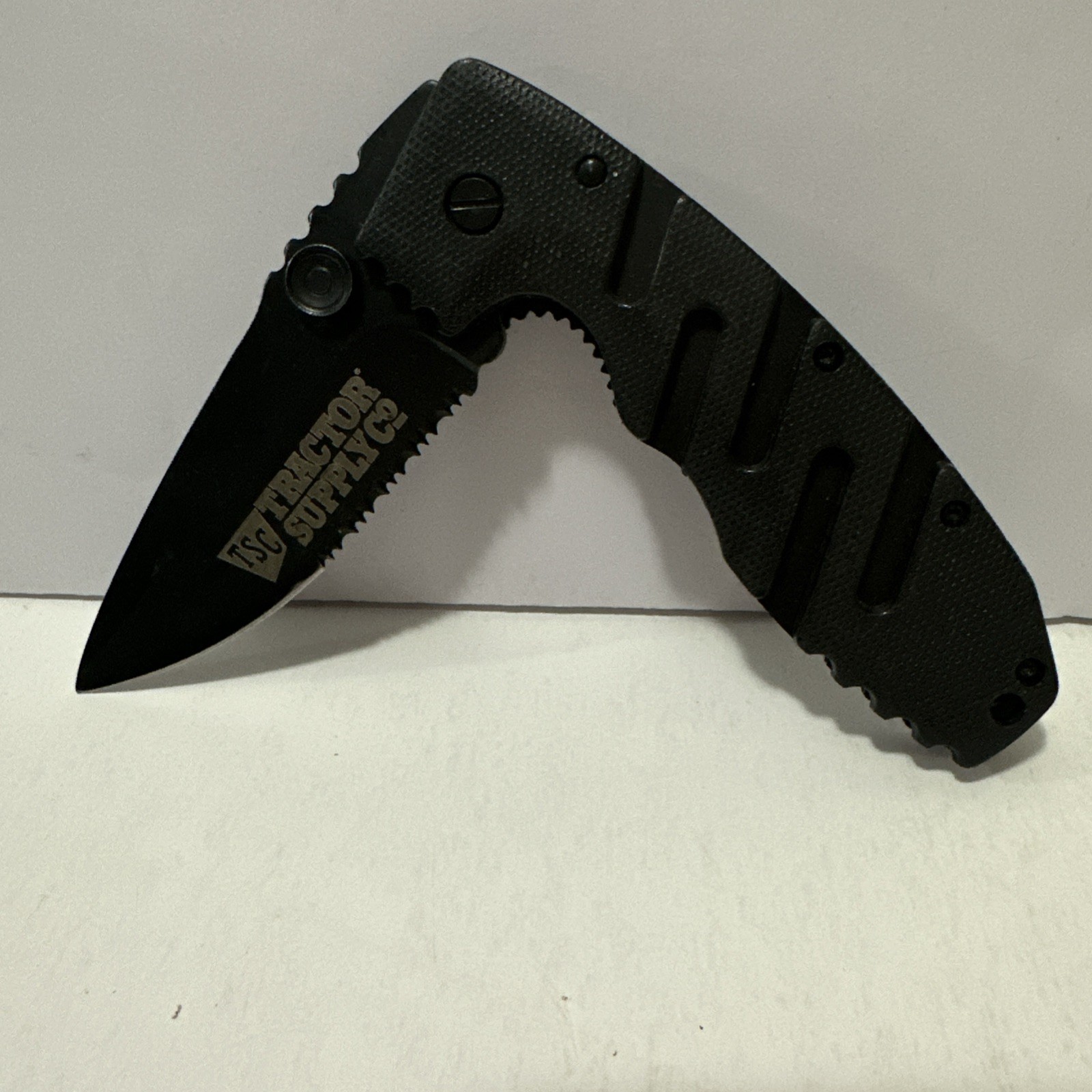 Tractor Supply Co. Black Pocketknife Stainless Steel Drop Point Combination