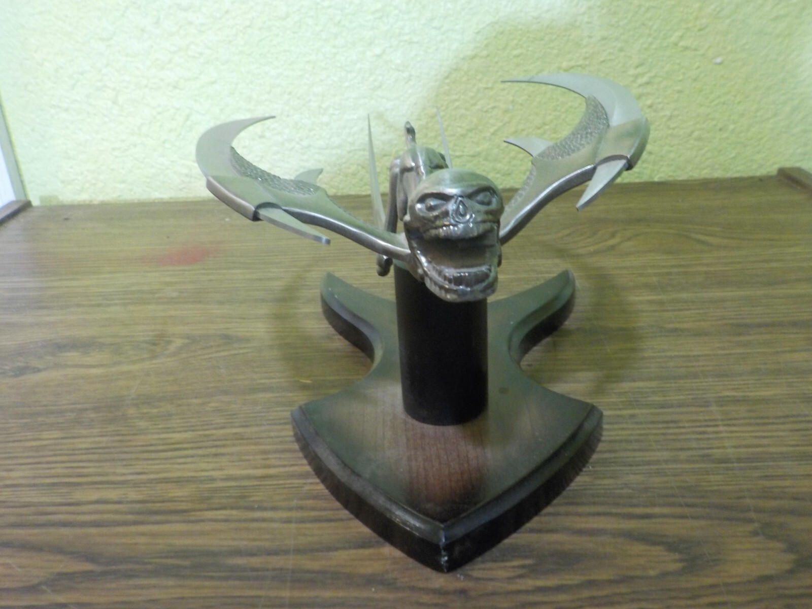 vintage fantasy master fly skeleton knife nice