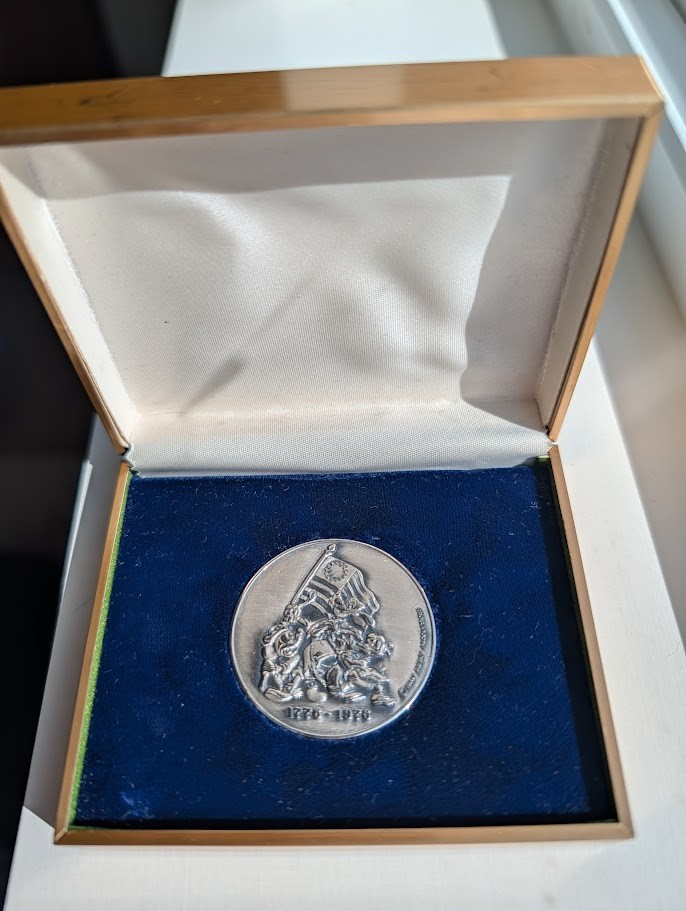 Walt Disney World Silver Liberty Square 1976 American Bicentennial Coin 1oz .999