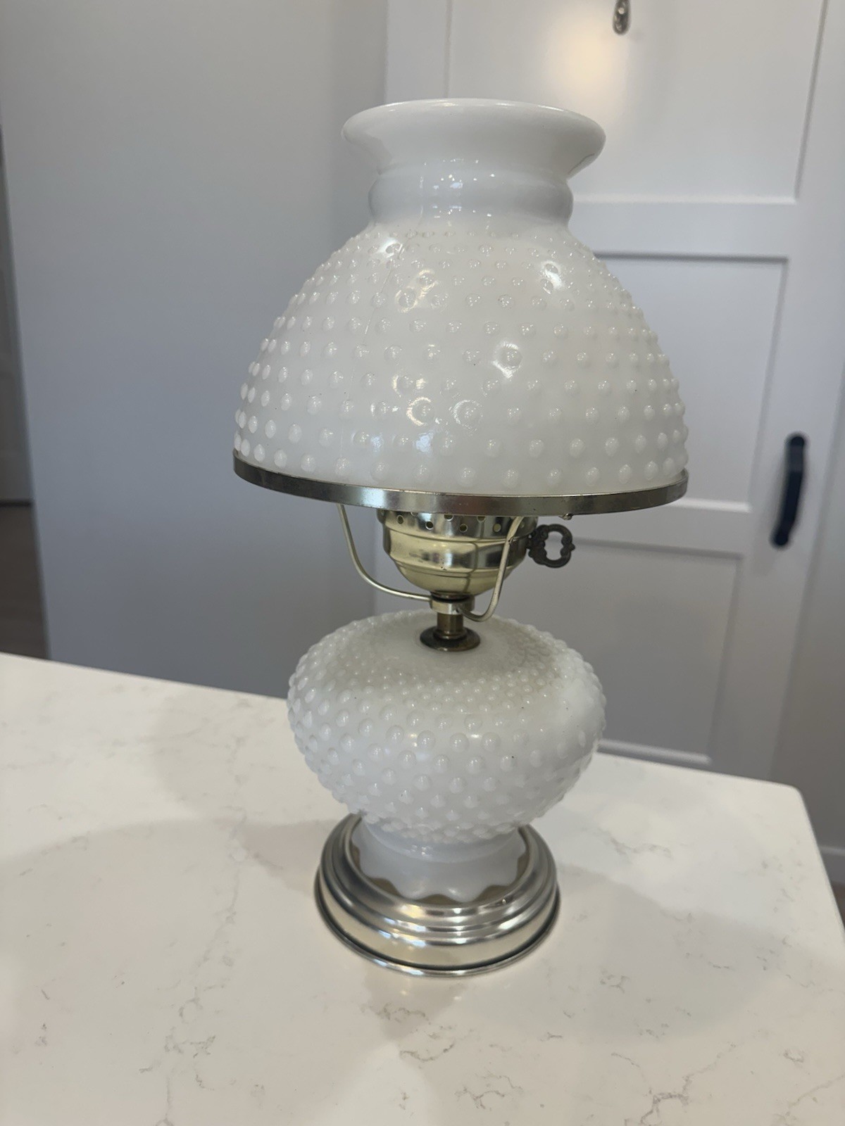 Vintage Underwriters Laboratories Hobnail White Milk Glass Electric Table Lamp