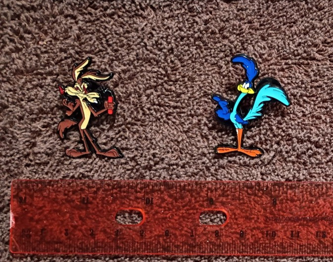 LOONEY TUNES PIN SET metal enamel pins lot wile e coyote e. the roadrunner road