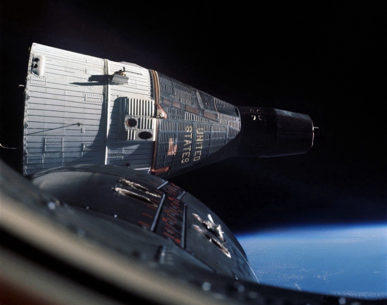 VIEW OF GEMINI 6 SPACECRAFT AS SEEN FROM GEMINI 7 – 8X10 NASA PHOTO