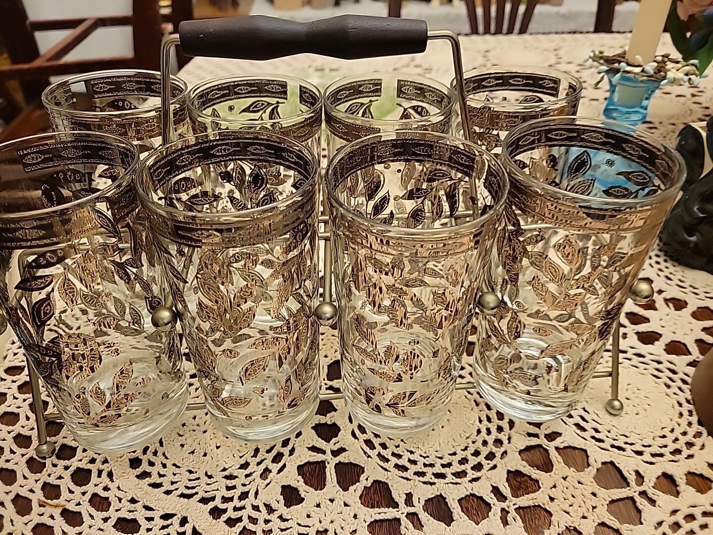 Vintage Gold Floral Set Of 8 Glasses In Metal Carrier