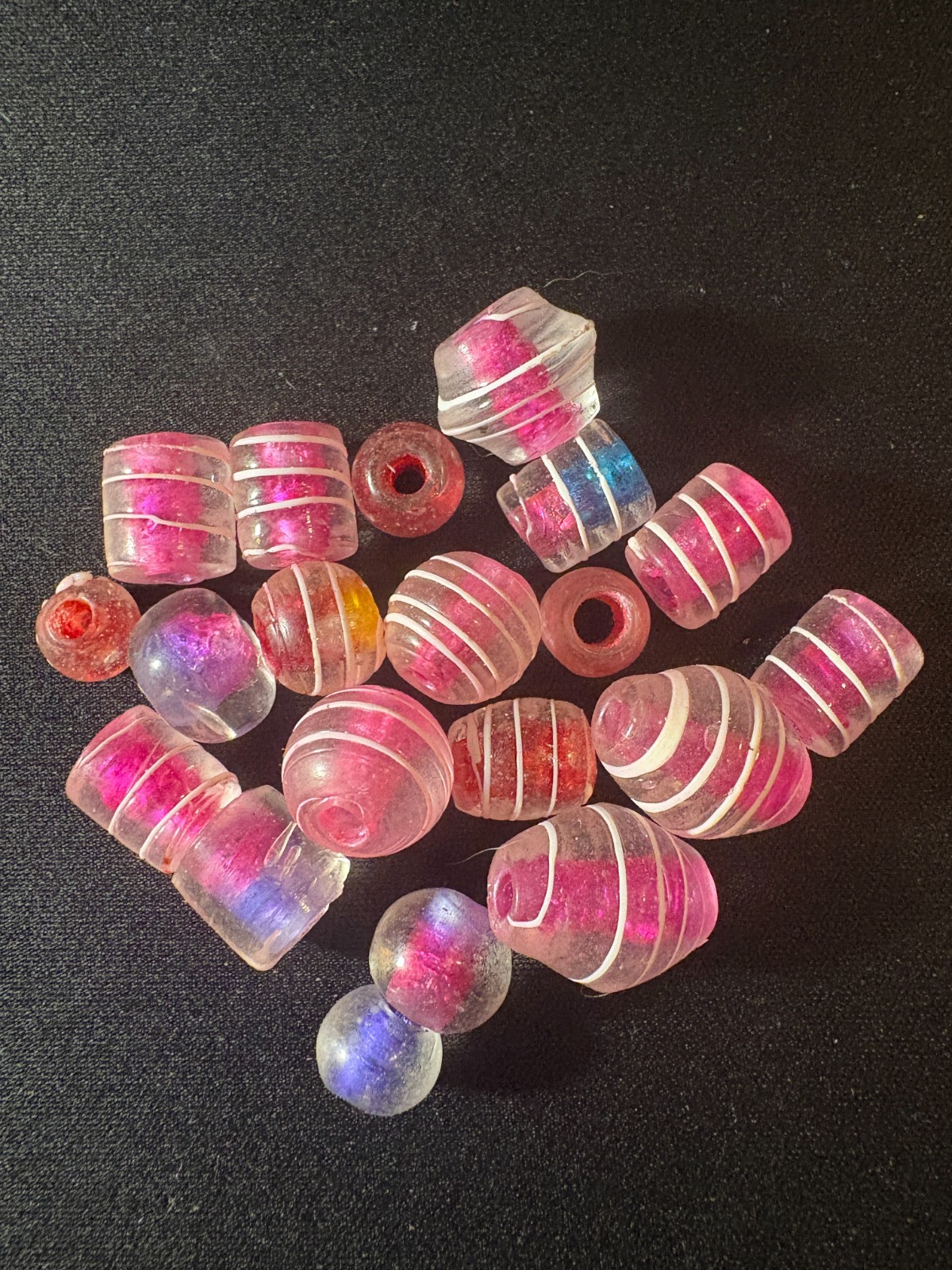 20 Glass Beads – Pink w/ pattern – lot various sizes shapes (B1422)