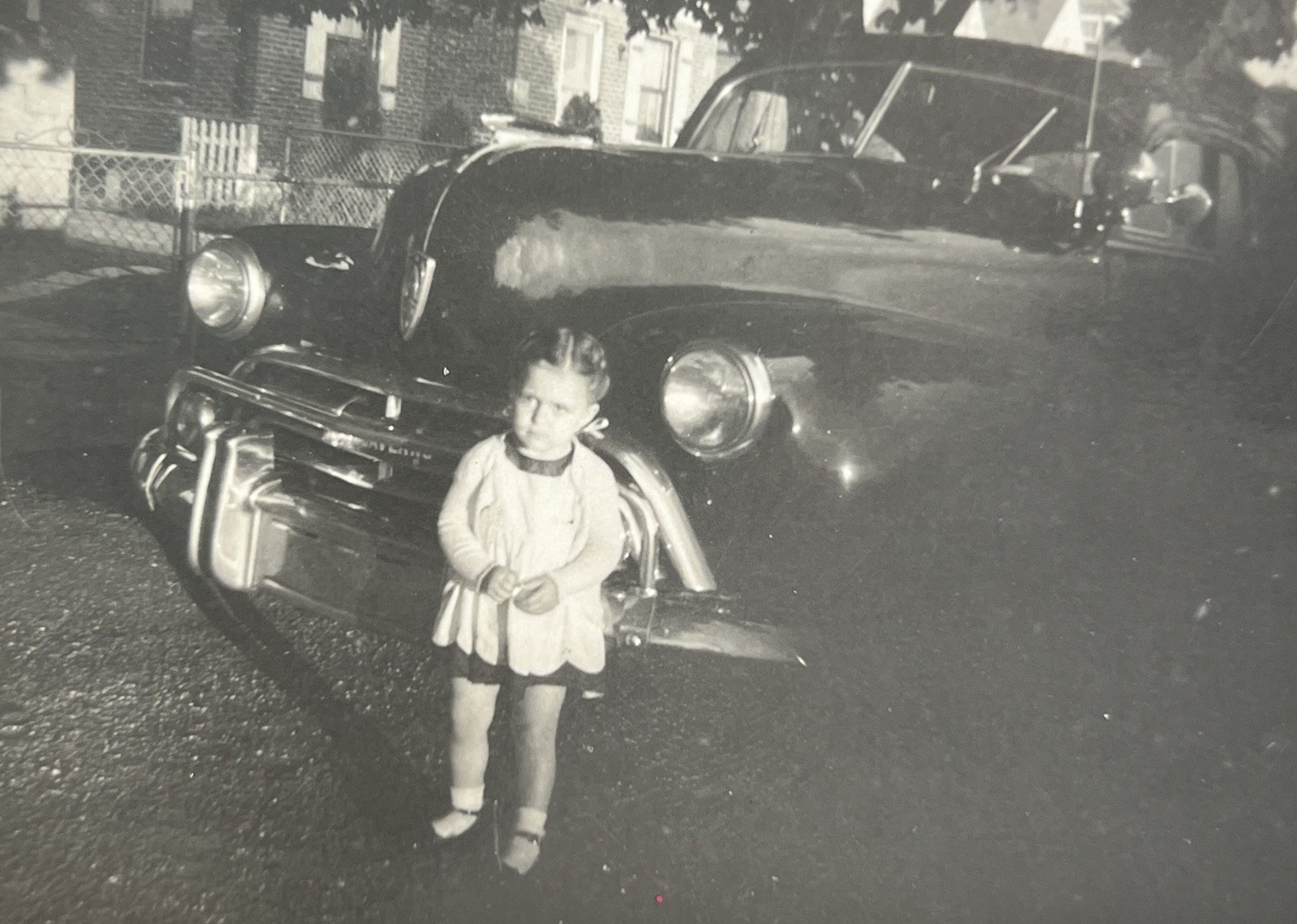 Vtg 1950 Photo Little Girl 1947 1948 Pontiac Silver Streak Car Auto Automobilia