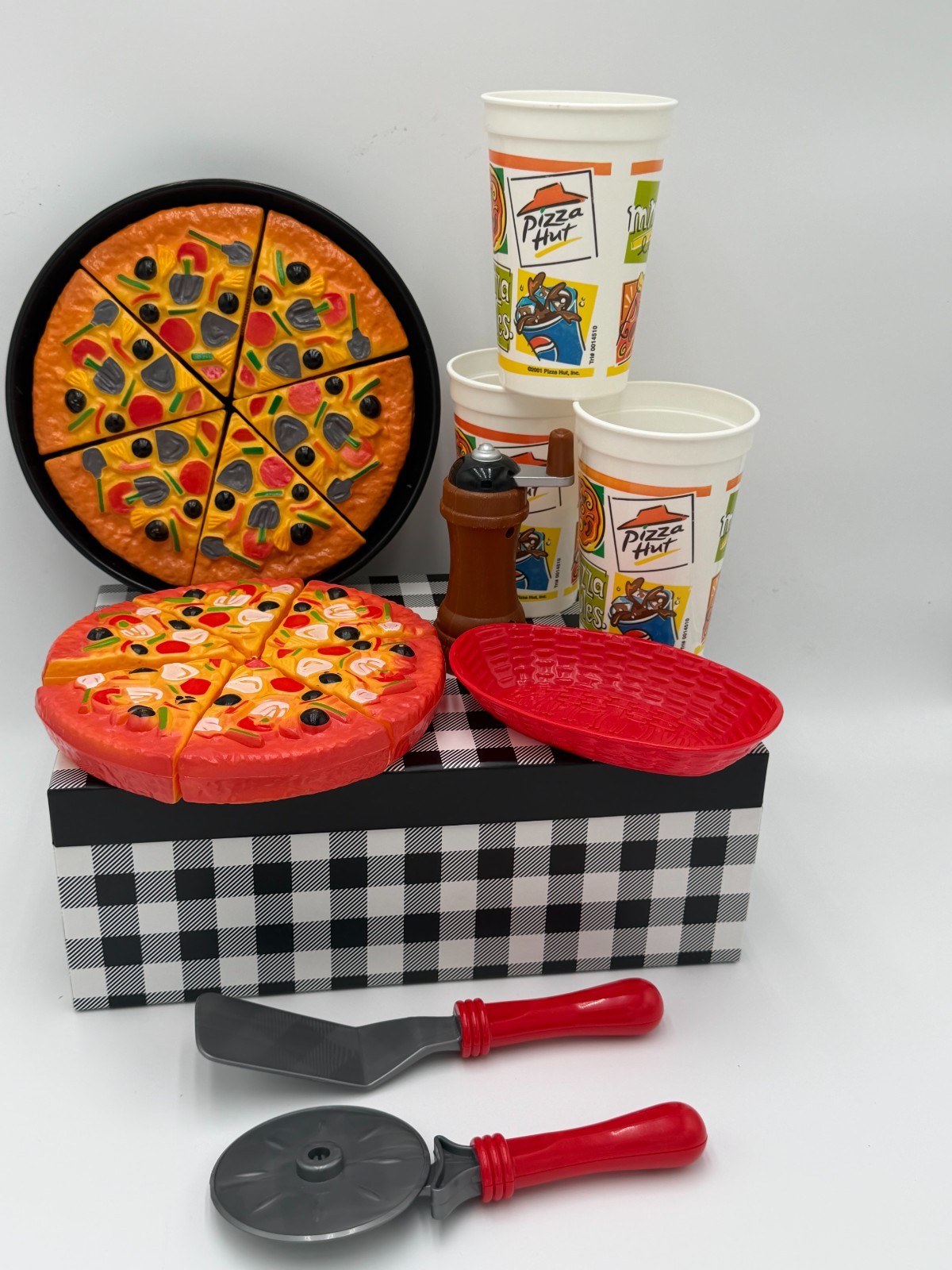 Vintage PIZZA HUT Play Pretend FOOD Cups BASKET Deep Dish GROUND PEPPER Playset