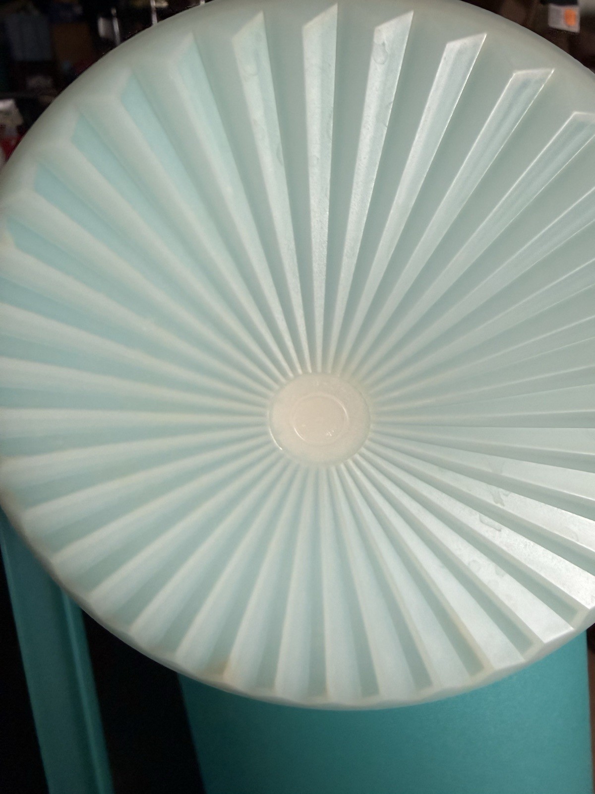 Tupperware Gallon Pitcher Teal Aqua Push Button Seal 1416E-1 Caribbean Blue
