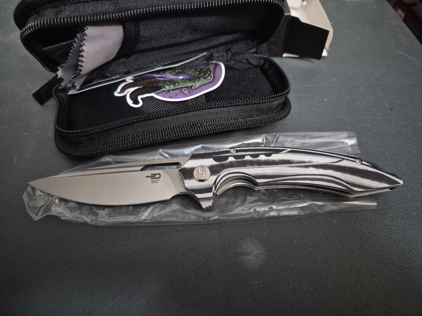BESTECH ORNETTA Interlayer Carbon Fiber and G10 Handle: 3.54″ N690 Blade BL02C