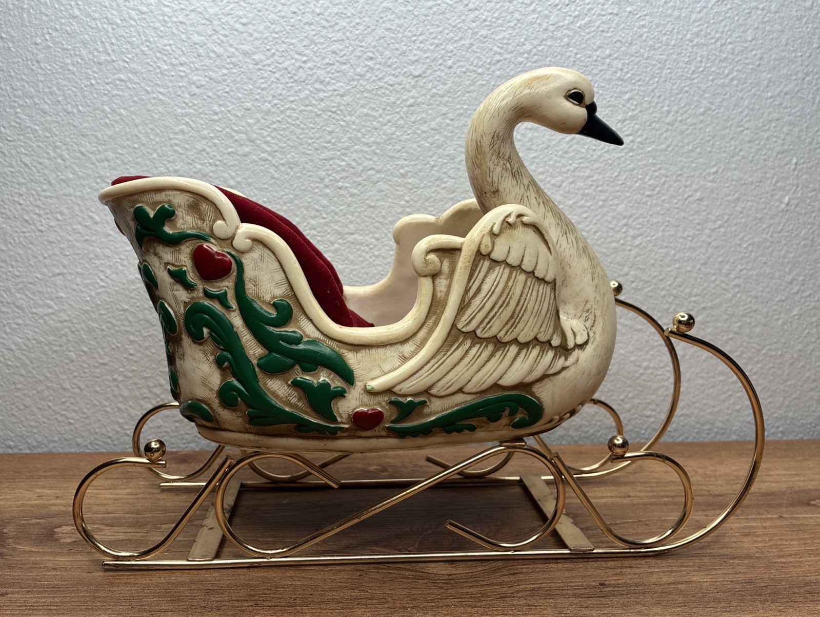Vintage Christmas Swan Sleigh Decor Red Velour Seat 12” Taiwan Nostalgic RARE