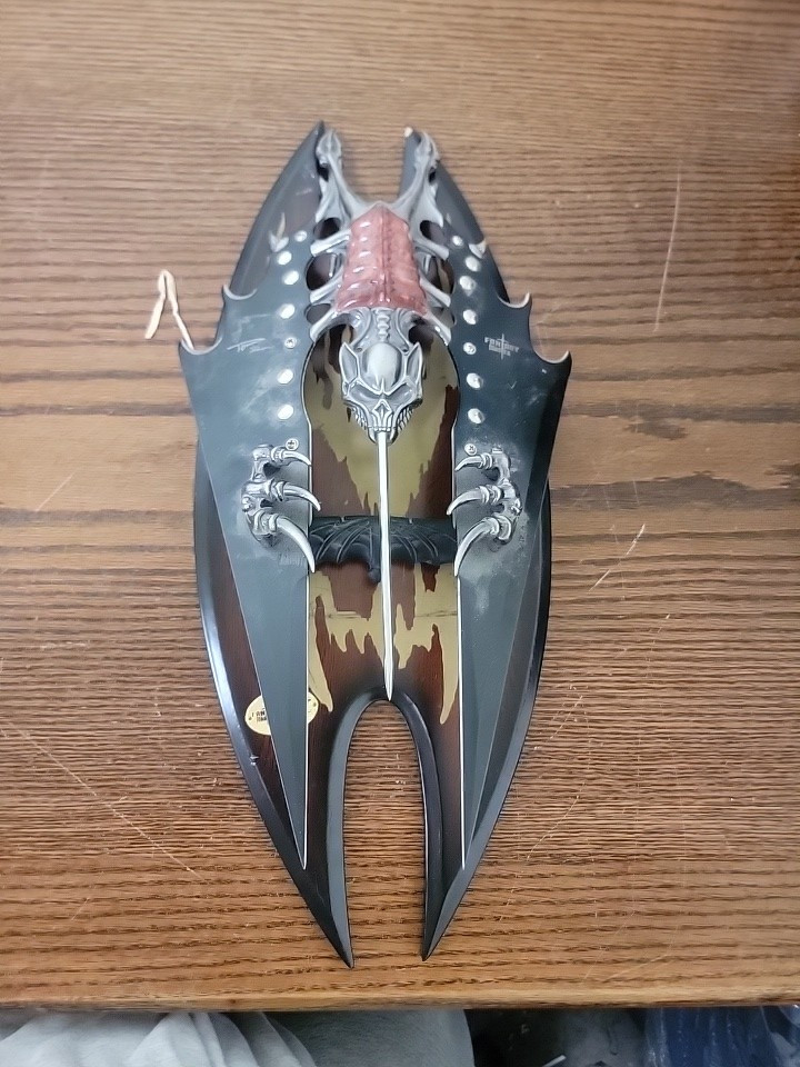 Fantasy Master Night Stalker VAMPIRE Knife Sword Dagger 16″ with Plaque