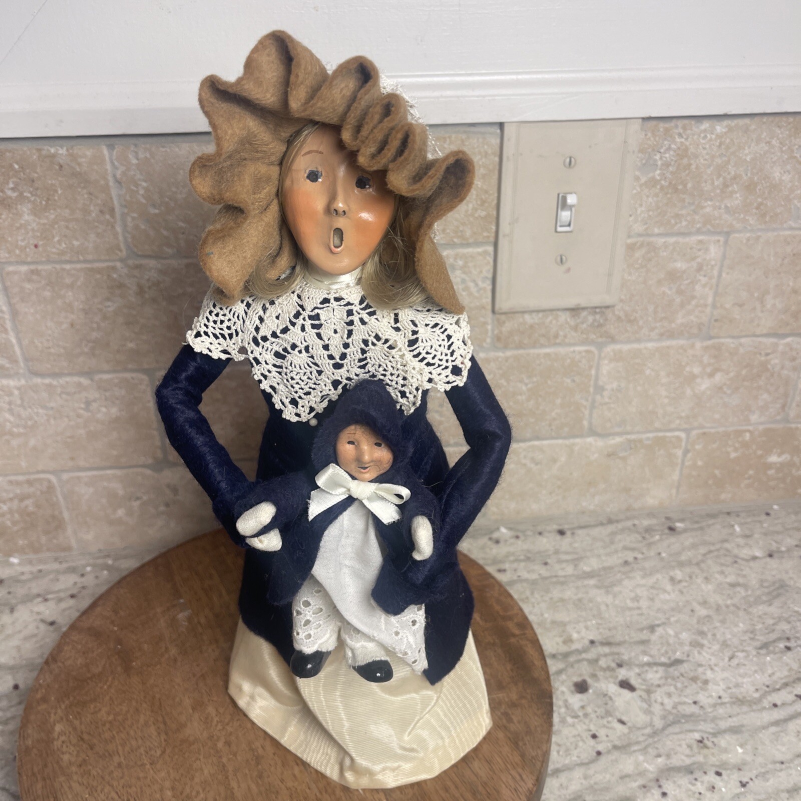 Vintage Buyer’s Choice Christmas Carolers 1992 Woman Holding Baby toddler EUC