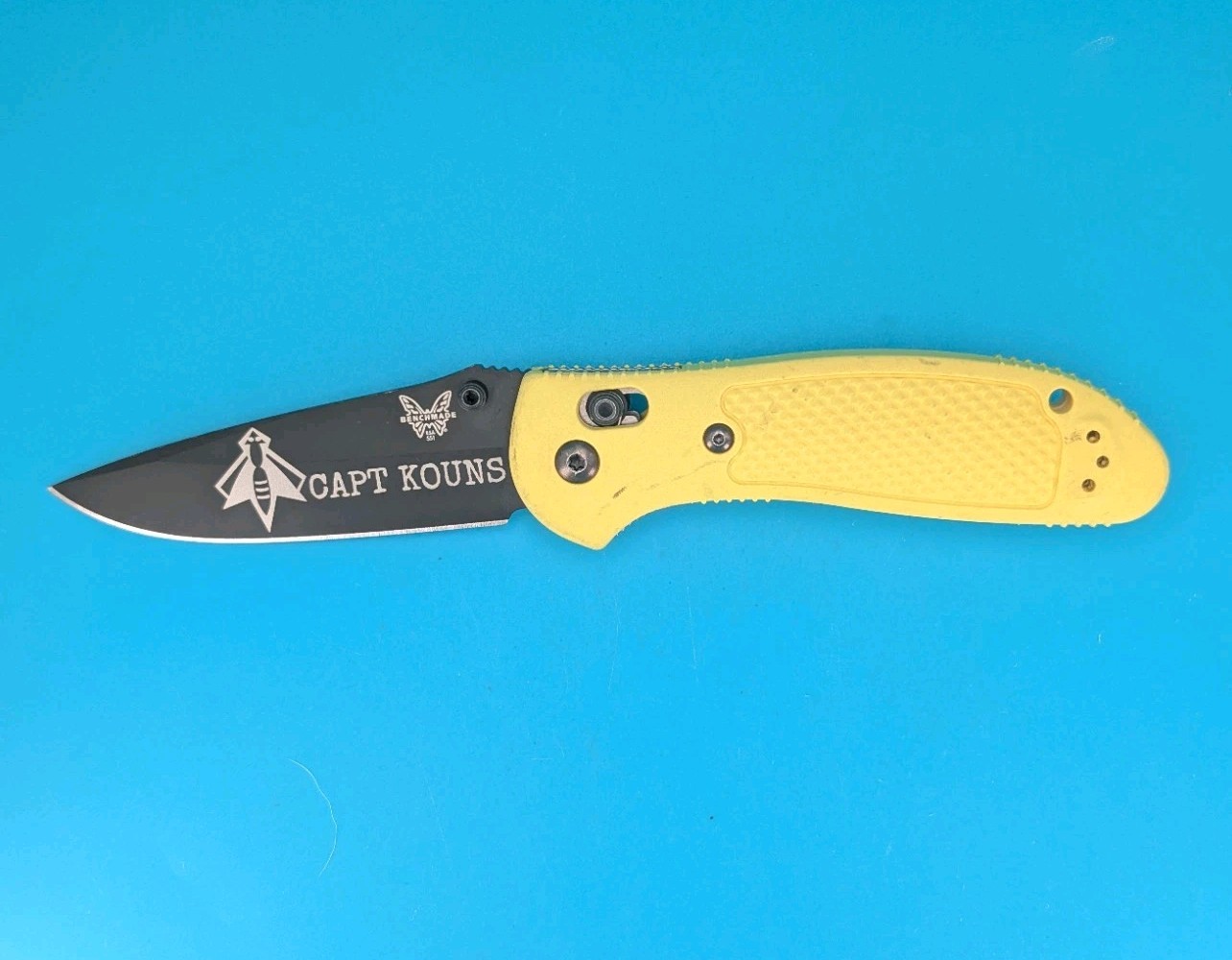 Benchmade 551-S30V Griptilian Yellow Grivory 3.45″ CPM S30V Drop Point AXIS LOCK