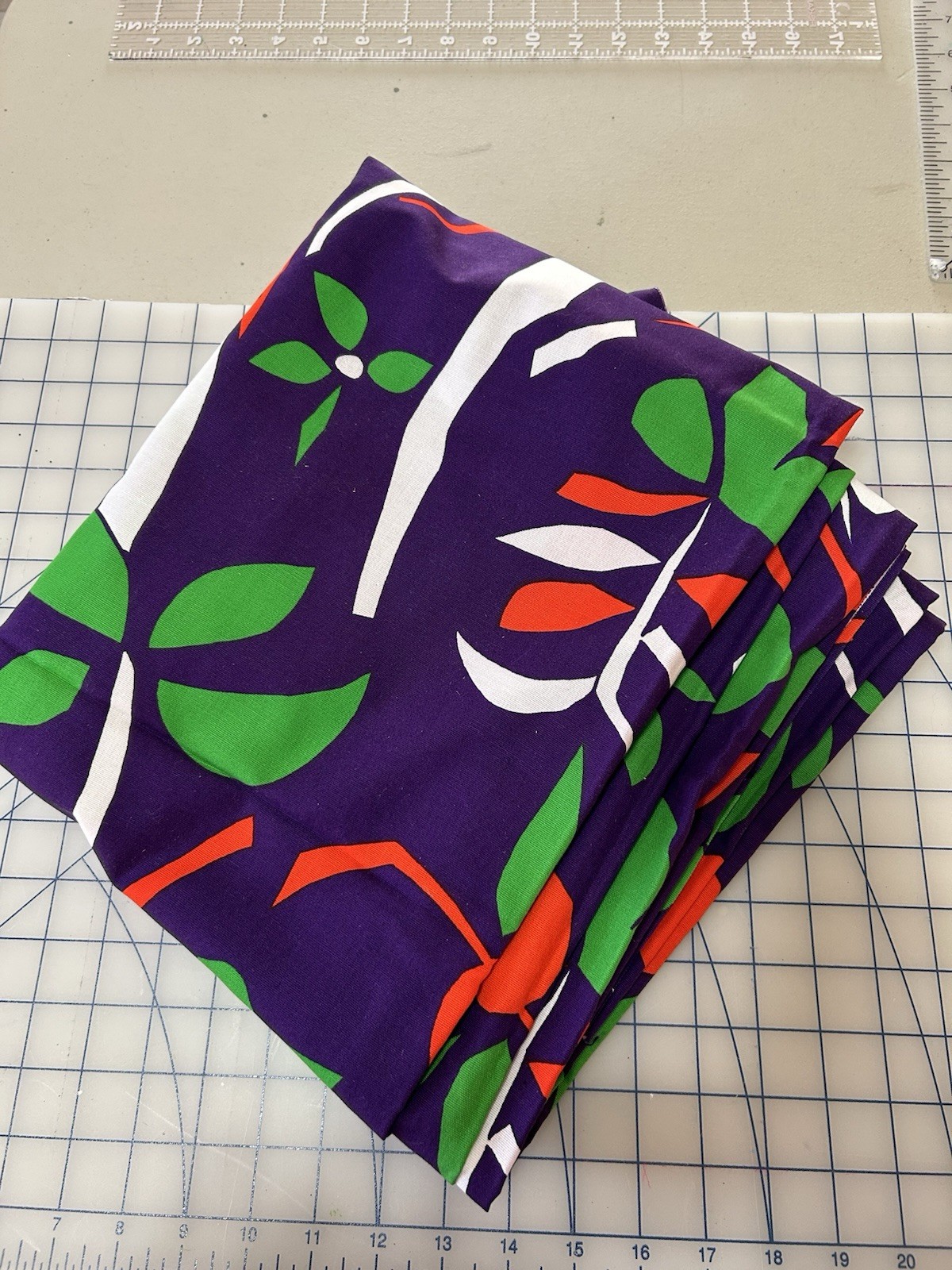 Vtg 60s 70s THC Hawaiian Textiles Company Bright Abstract Floral 4 Yds
