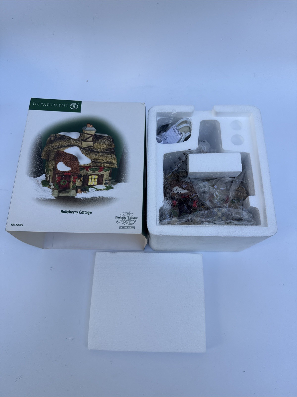 Department 56 “Hollyberry Cottage” Dickens Village Series Christmas 58729 – NEW