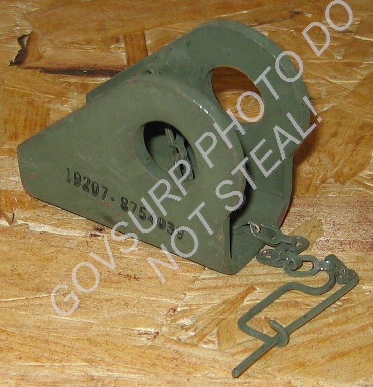 SHACKLE BRACKET W/ CHAIN AND CLIP M151 MUTT SERIES 1EA NSN: 2510-01-067-1747