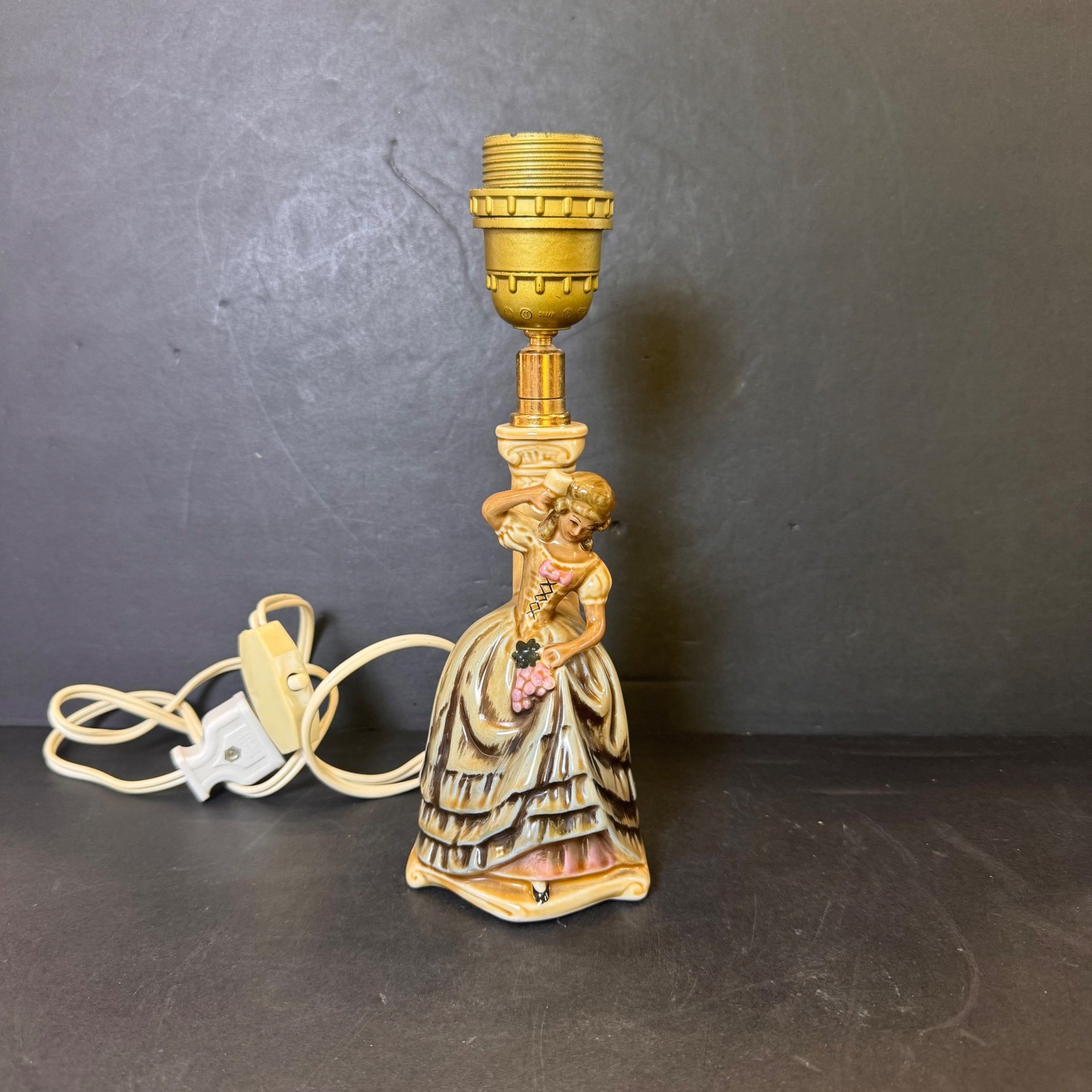 Vintage WKC 5323 Ceramic Figurine Boudoir Lamp Victorian Lady Beige Brown Gold