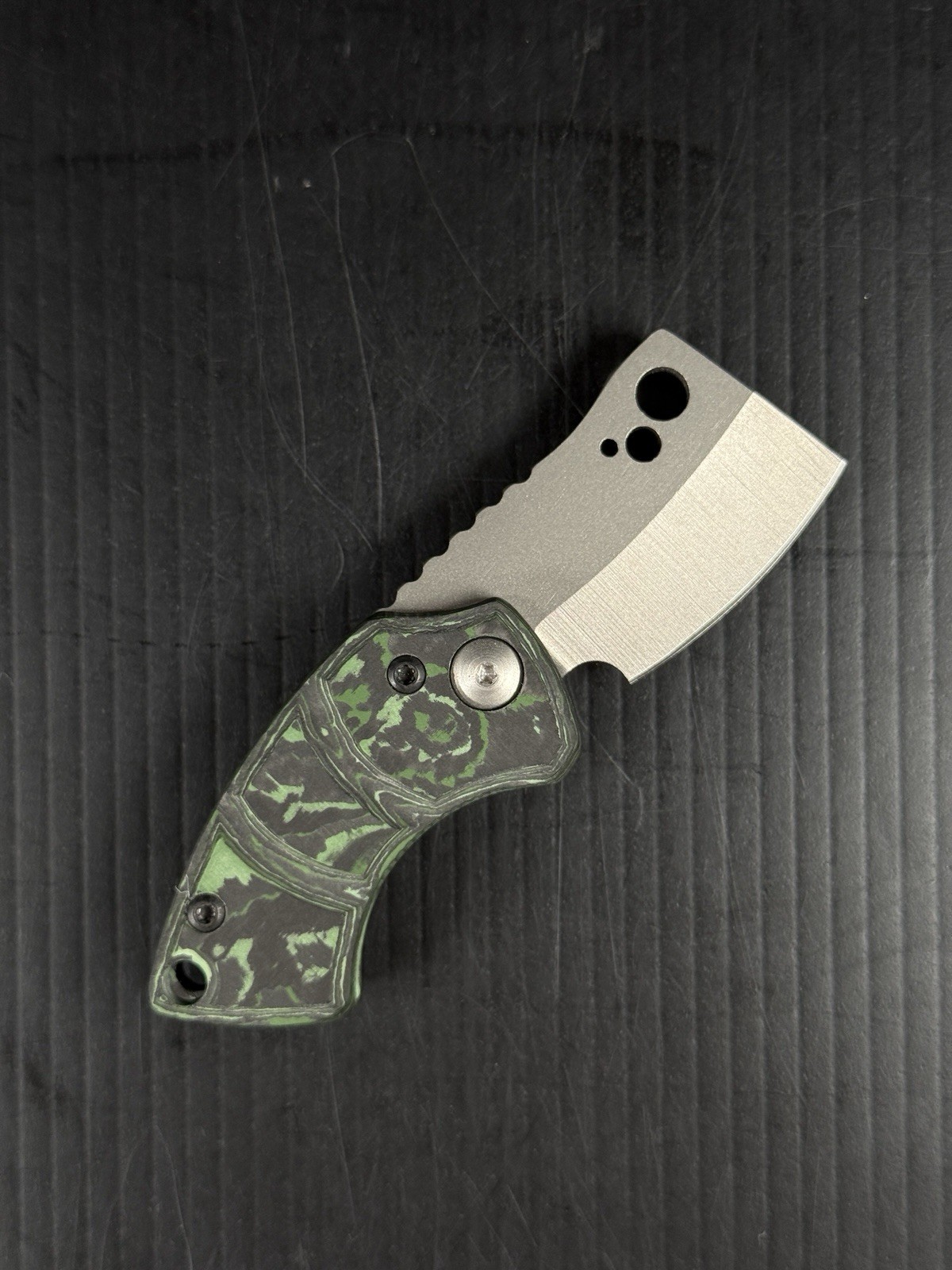 Koch Tools Korvid Jungle Green CPM154 FAT CARBON CAMO FRICTION FOLDER BRAND NEW
