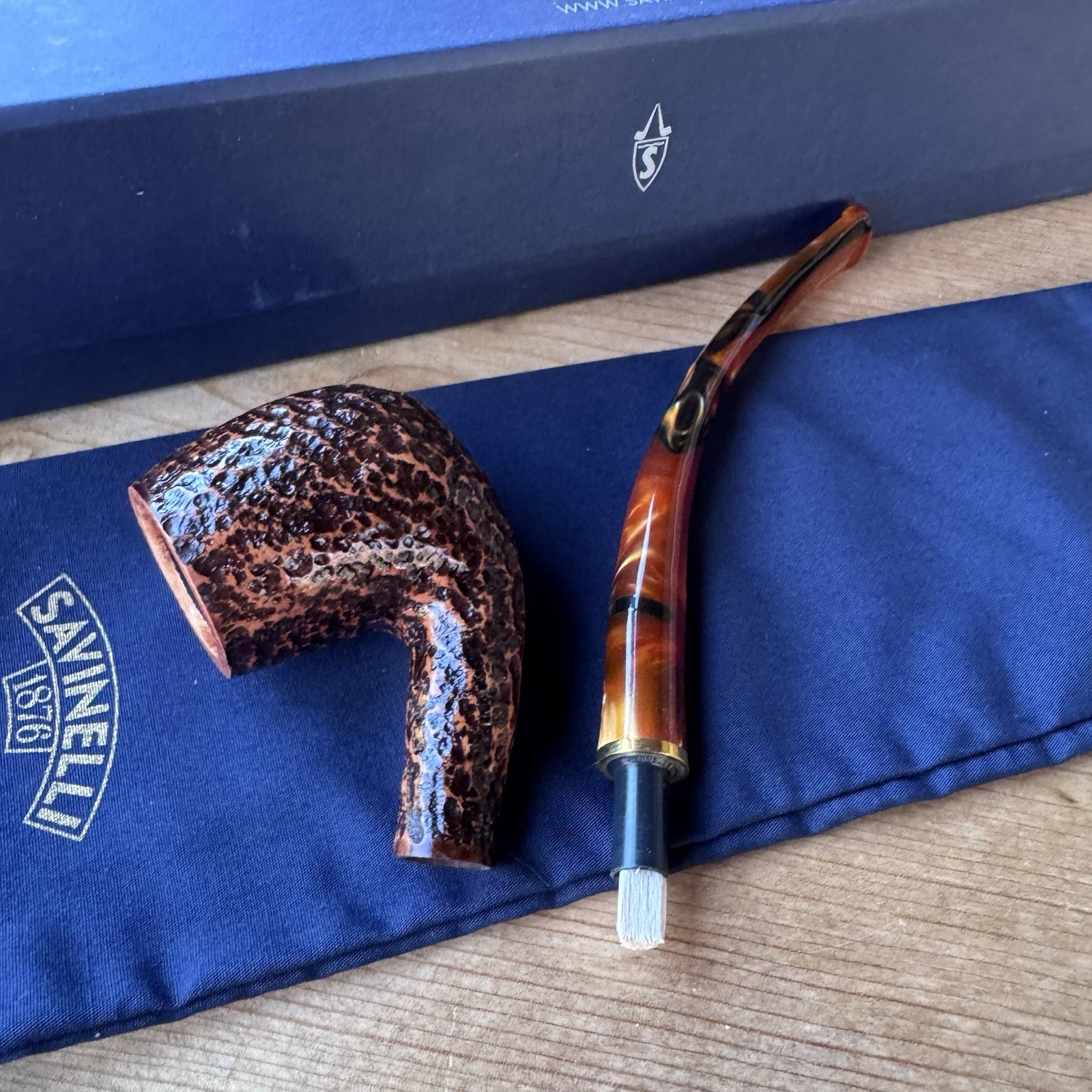 Savinelli Clark’s Favorite Rusticated Bent Billiard (626) 6mm Filter Pipe