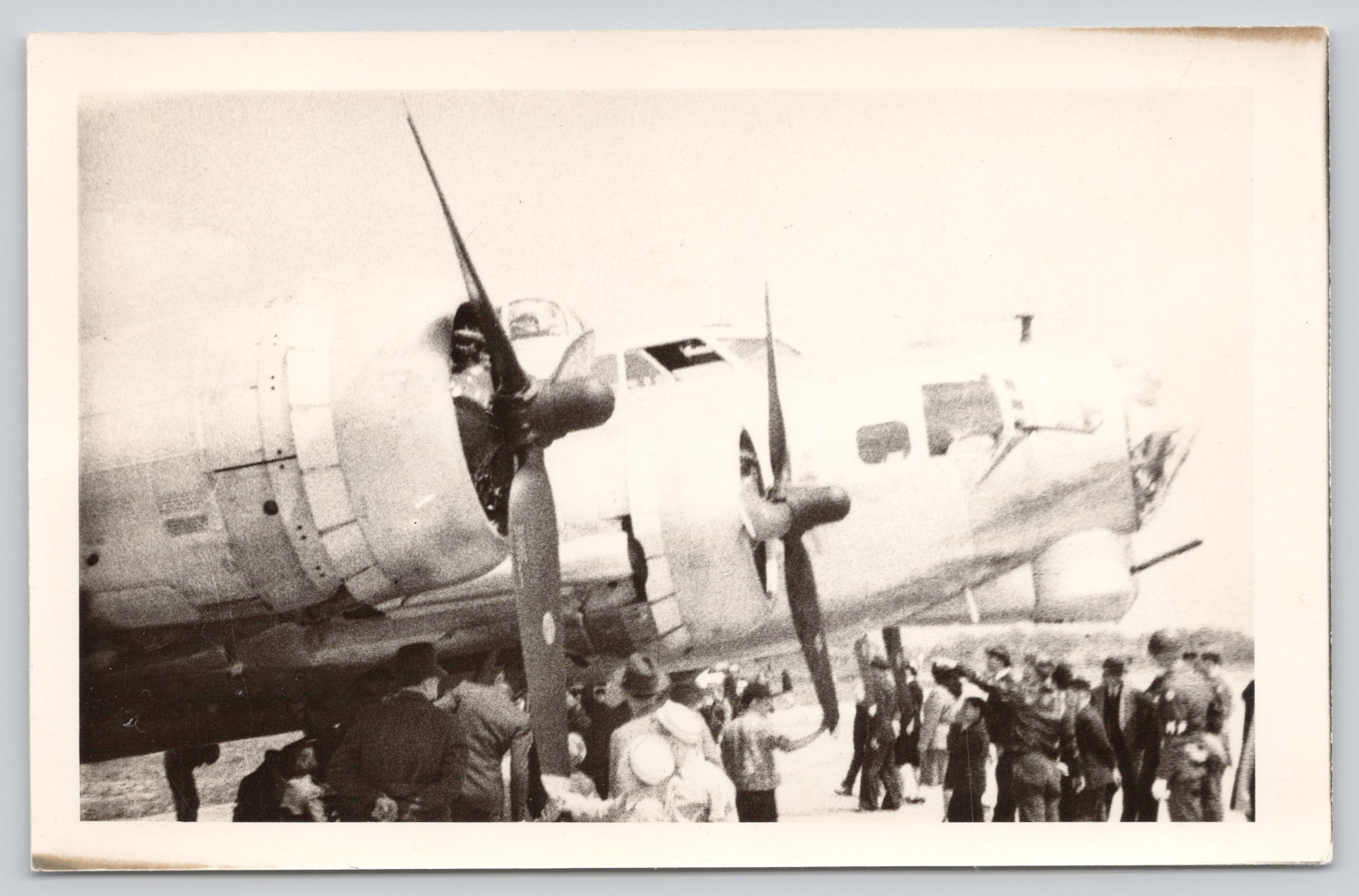 Found Photo WWII Era B-17 Bomber Crowd Tarmac Airshow War Bond Tour 3.5×5.5″