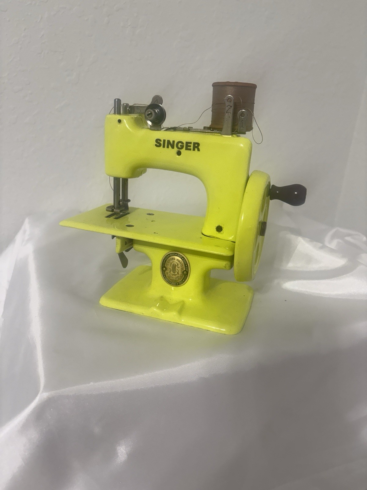 SINGER 20-10 Sew Handy 1954 Powder Coated Yellow, Smooth Operation for Child