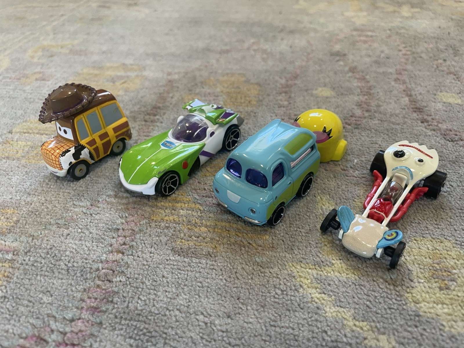 Disney Pixar Toy Story Cars Woody 1:55 Scale Vehicle + Hot Wheels Forky Buzz +
