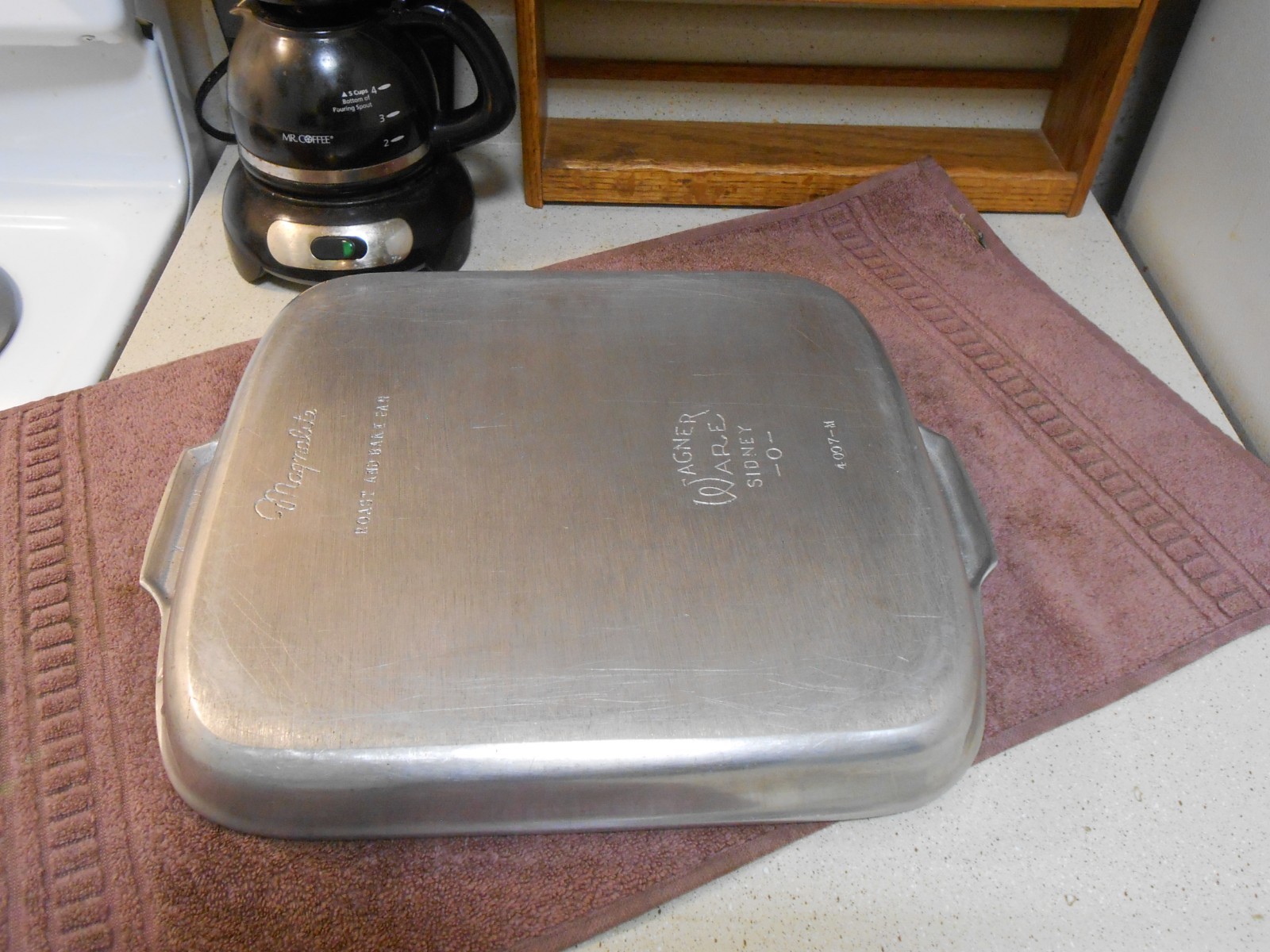WAGNER WARE Magnalite 4007 ROAST AND BAKE PAN Sidney -O- VERY CLEAN, SITS FLAT