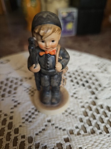 Hummel To Market Goebel West Germany 12 3/0 Boy & Girl w/ Flowers