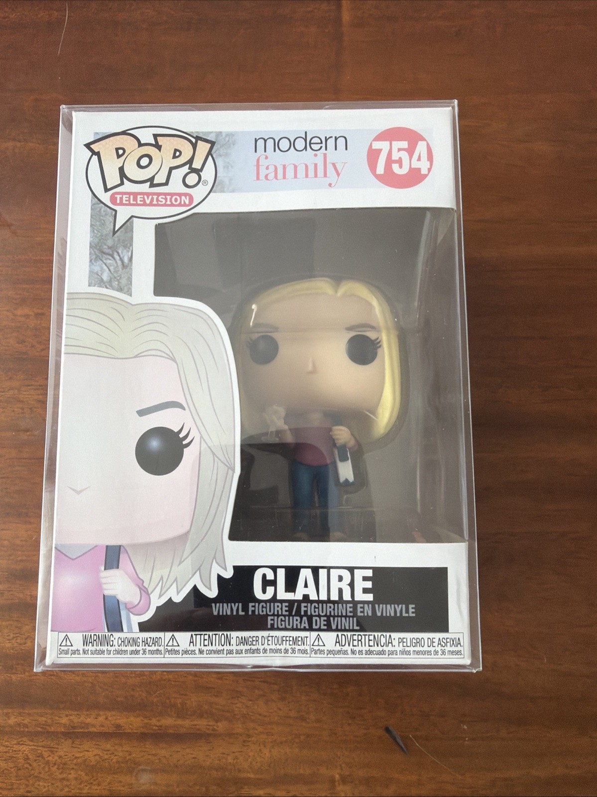 Funko Pop! Vinyl Claire Dunphy #754 Modern Family Figure with Protector