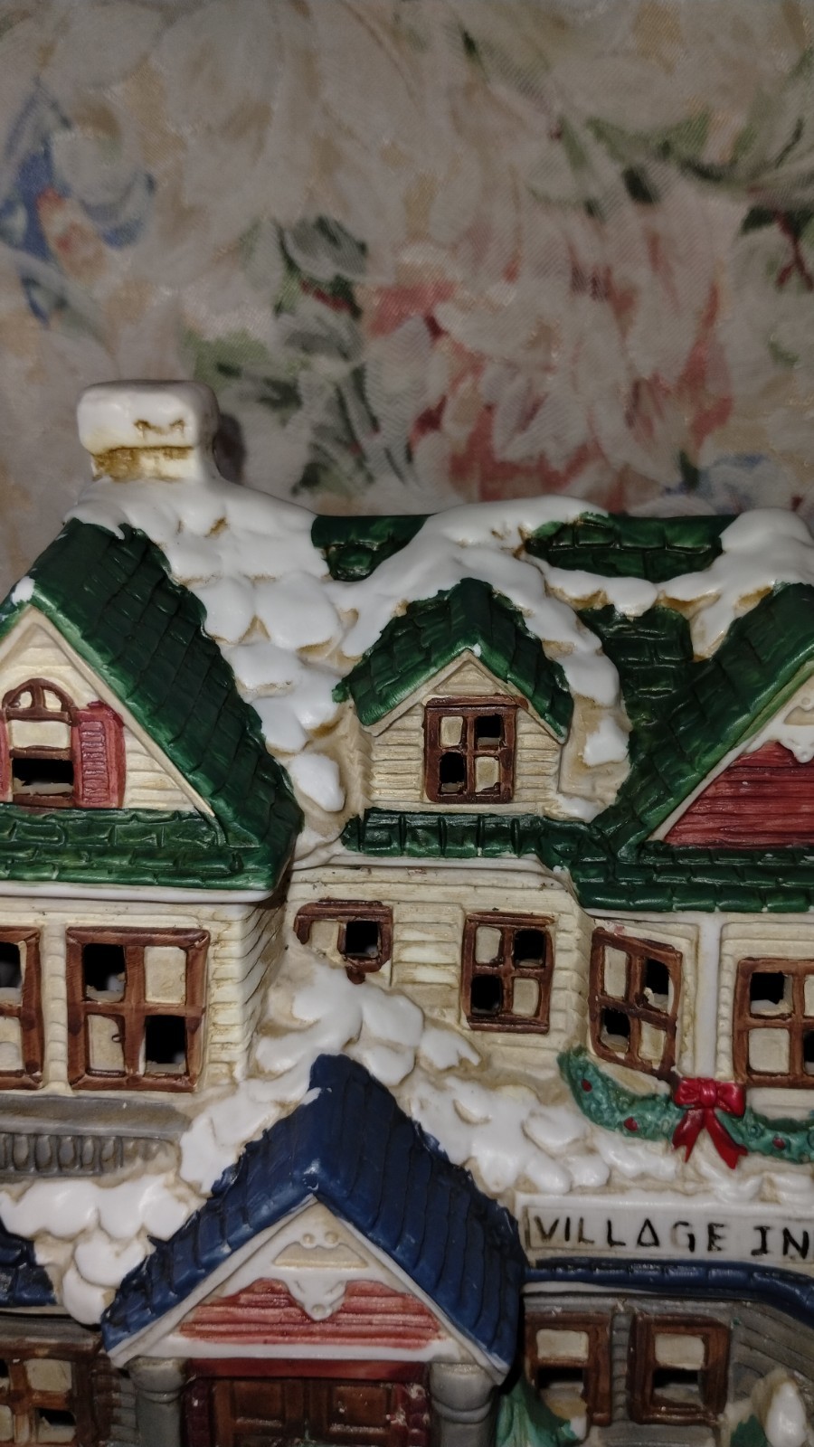 mervyns village square christmas village / Village Inn/ See Description