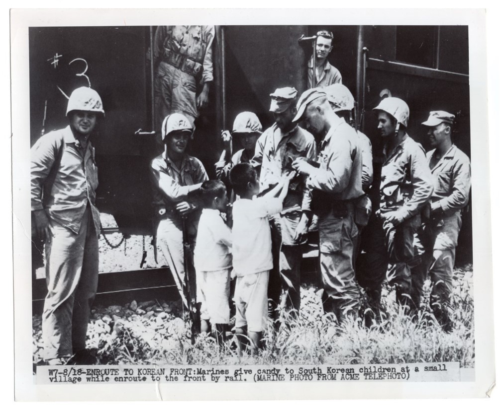 1950-53 Korea USMC Marines Giving Children Candy 7×8.5 Original Telephoto