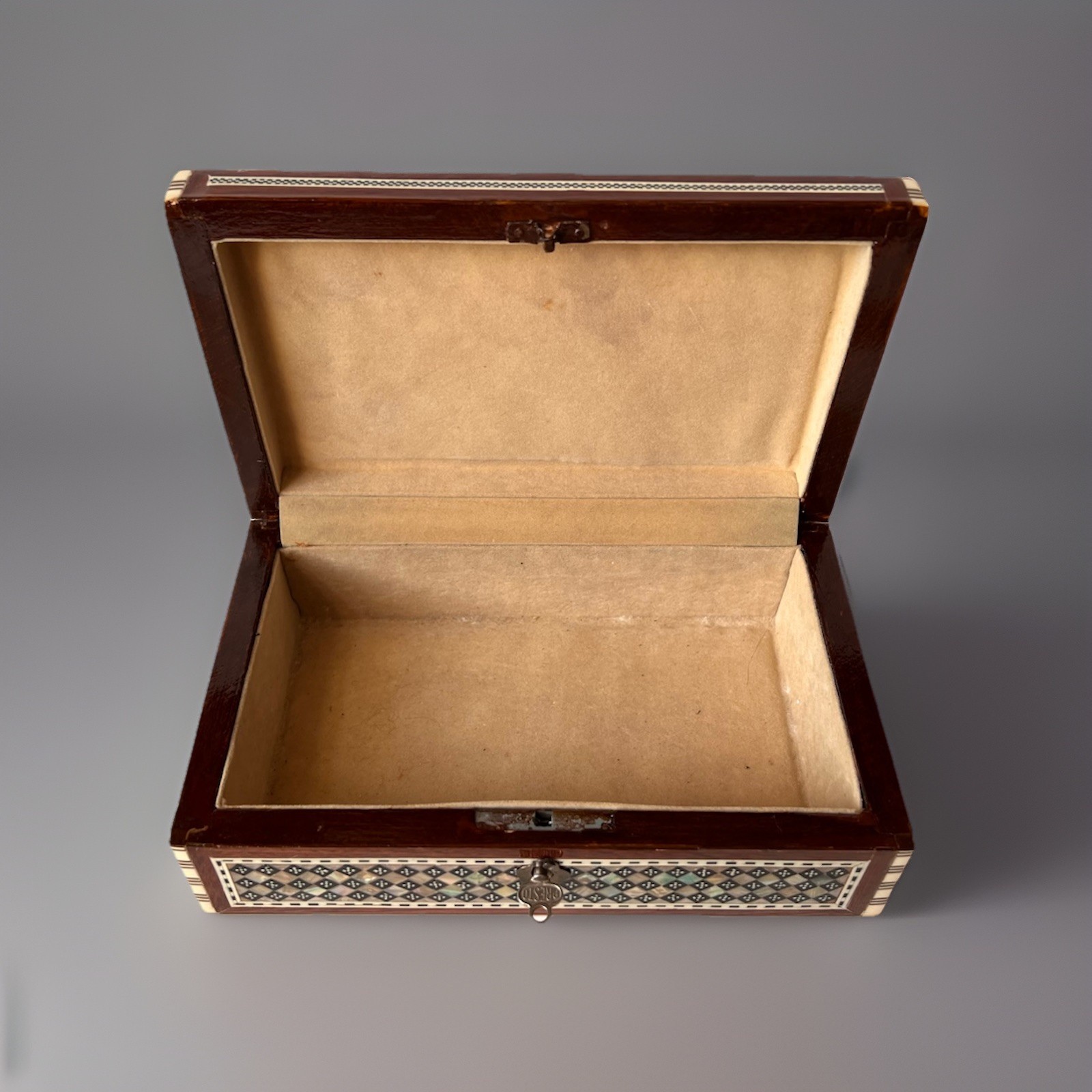 Handcrafted Middle Eastern Marquetry Box Mother of Pearl Geometric Inlay
