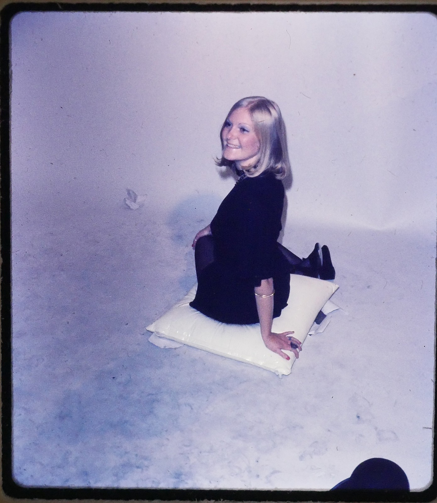Blond Model posing indoors photoshoot – 3D Stereo realist Slide #2567
