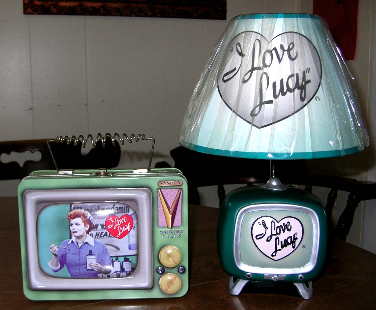 I Love Lucy 13″ vintage Television Table Lamp & Mint Green I Love Lucy Lunch Box