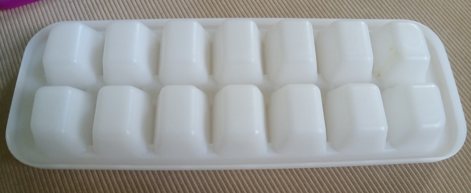 TUPPERWARE Sheer Fresh ‘N Pure Ice Cube Tray #2704 w Raspberry Lid #2705