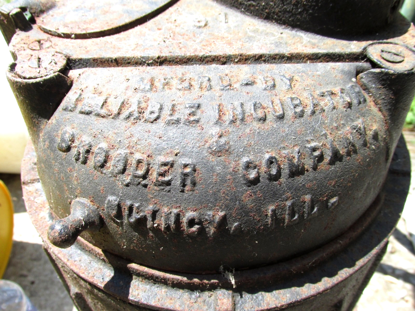 ANTIQUE CAST IRON CHICKEN BROODER COAL STOVE Reliable Incubator & Brooder Co. !!