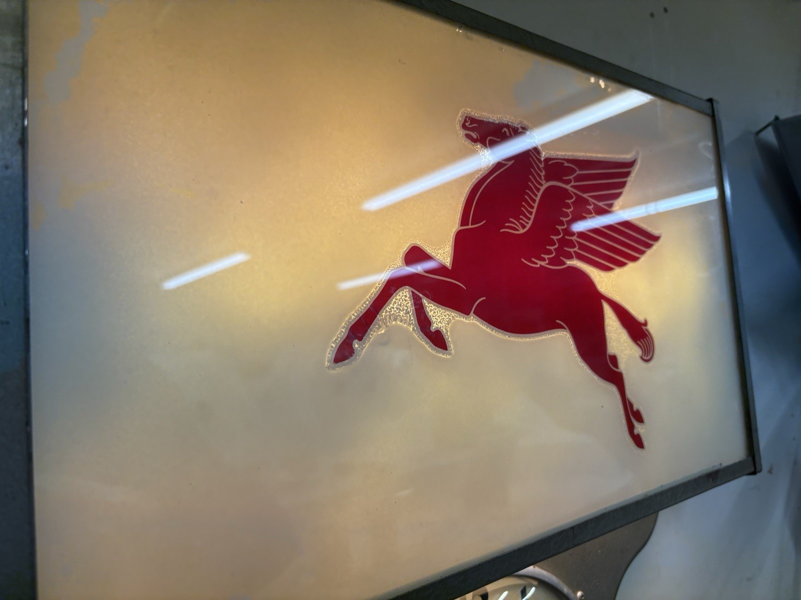 Mobil Pegasus Clock