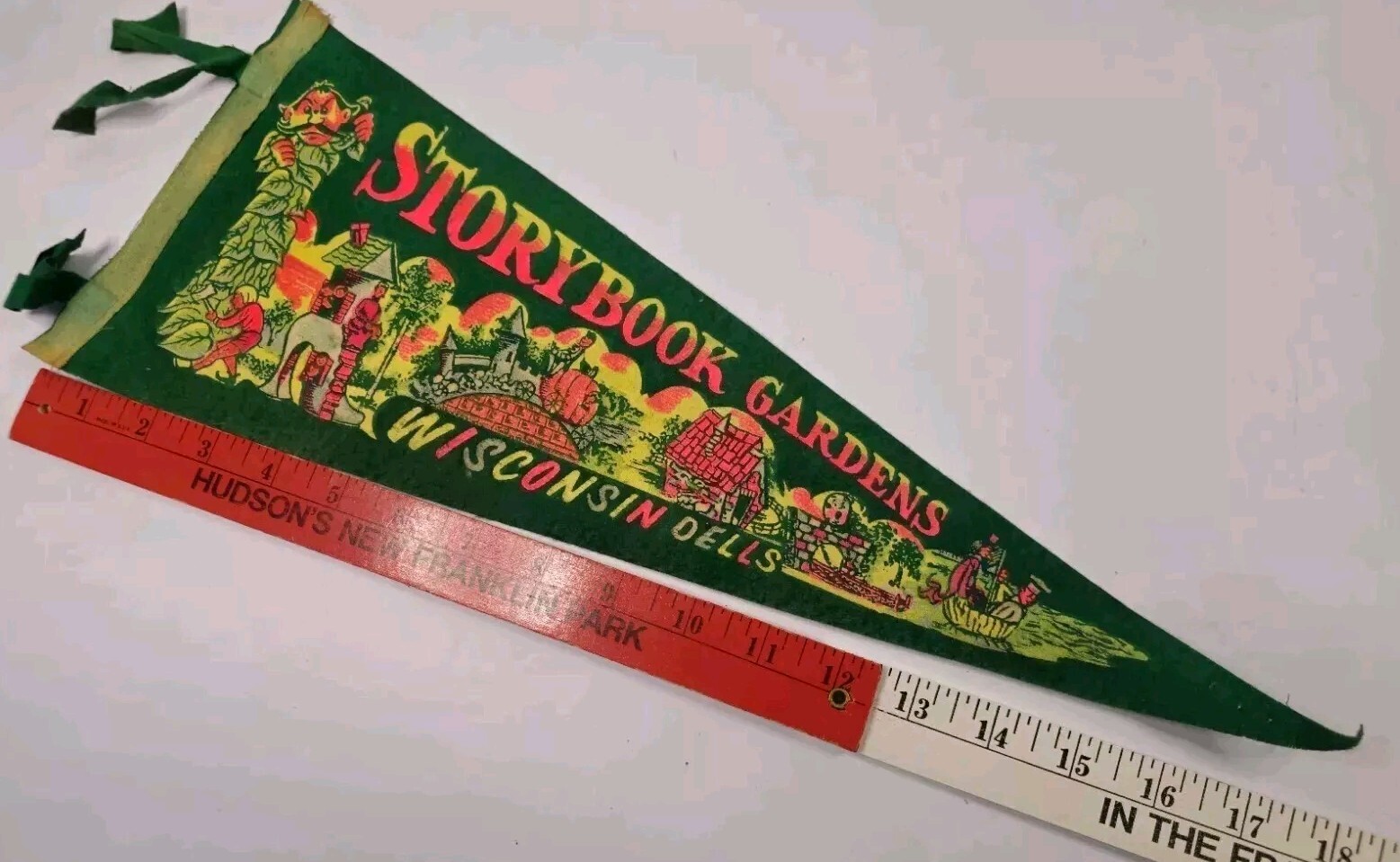 Vintage STORYBOOK GARDENS WISCONSIN DELLS Pennant Souvenir Collectable