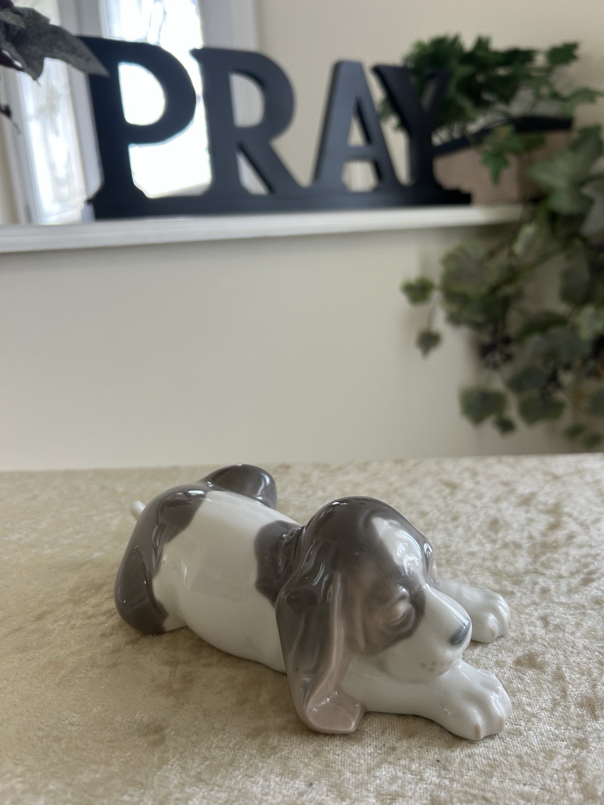 Lladro #1072 Beagle Puppy Lying Mint Condition Fast Shipping!!!